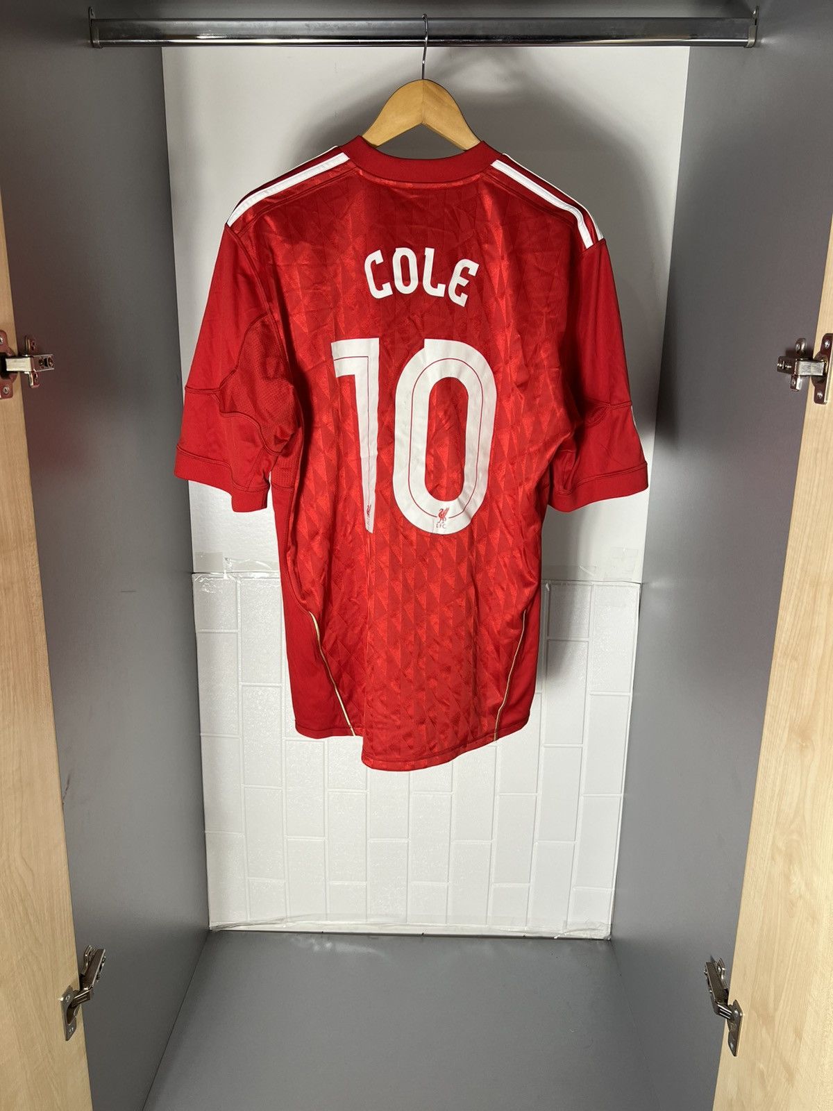 Adidas VINTAGE ADIDAS FC LIVERPOOL ENGLAND SOCCER JERSEY RETRO Y2K Size US L / EU 52-54 / 3 - 12 Thumbnail