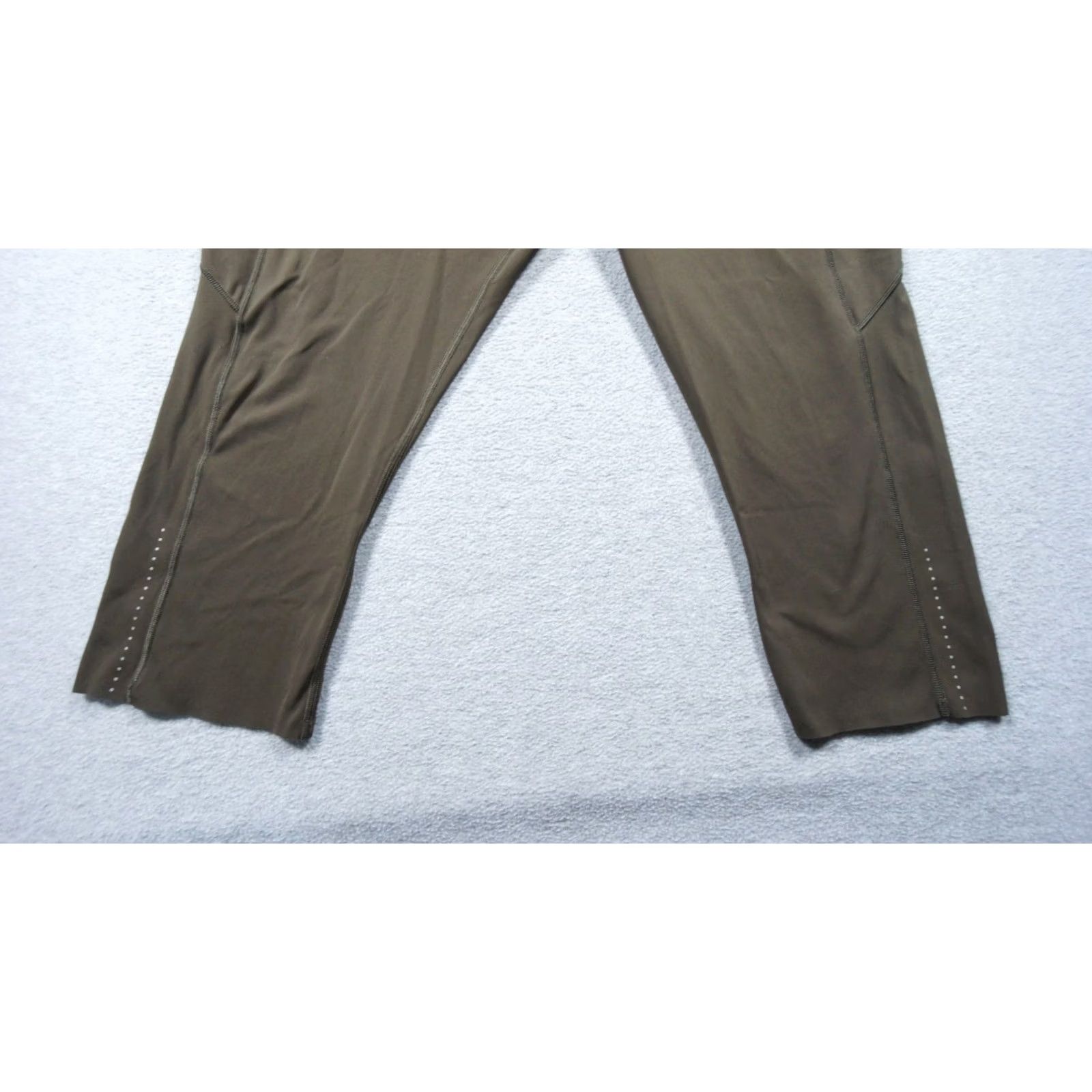 Lululemon Lululemon Leggings Womens 12 Green Cropped Pants Activewear Yoga Gym Workout Shaping Athletic Inseam 19in Regular Size Type Leggings Womens Size 34" / US 12 / IT 48 - 3 Thumbnail