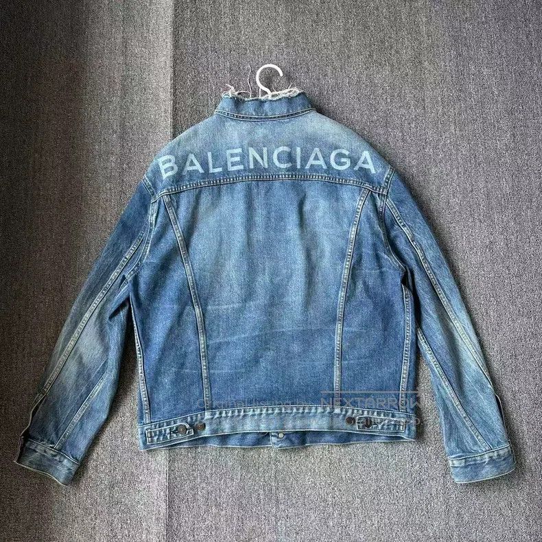 Balenciaga Balenciaga Blue denim jacket with back lettering logo Size XXS / US 00 / IT 34 - 2 Thumbnail