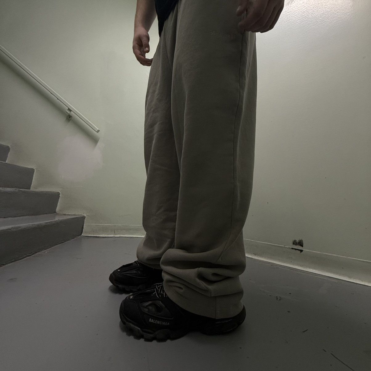 Balenciaga Balenciaga Mega Baggy Sweatpants Size US 34 / EU 50 - 2 Thumbnail