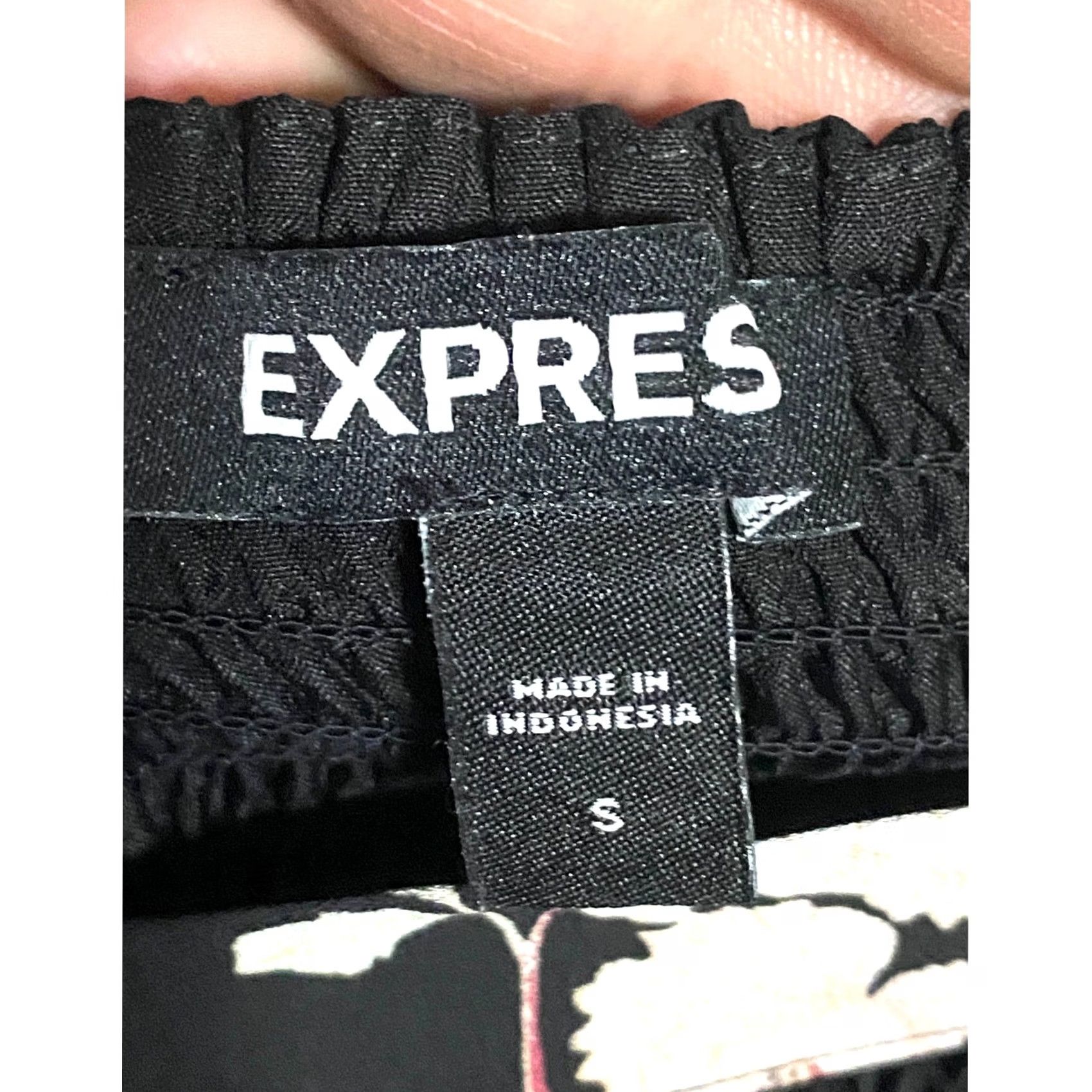 Express Express Floral Crop Top S Ruched Smocked NWT Feminine Whimsigoth Grunge Shirt Womens Sleeveless Black XS S? Size S / US 4 / IT 40 - 6 Thumbnail