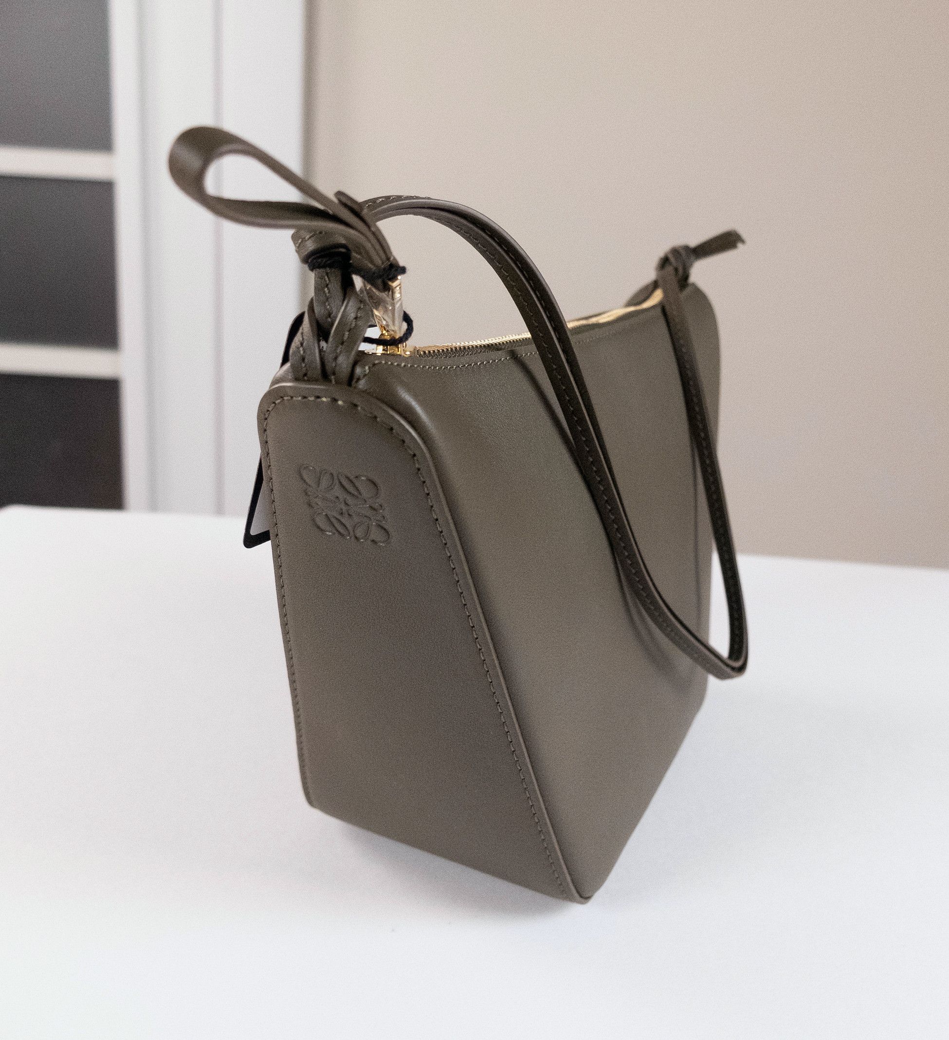 Loewe LOEWE Mini Hammock khaki green leather hobo shoulder bag Size ONE SIZE - 6 Thumbnail