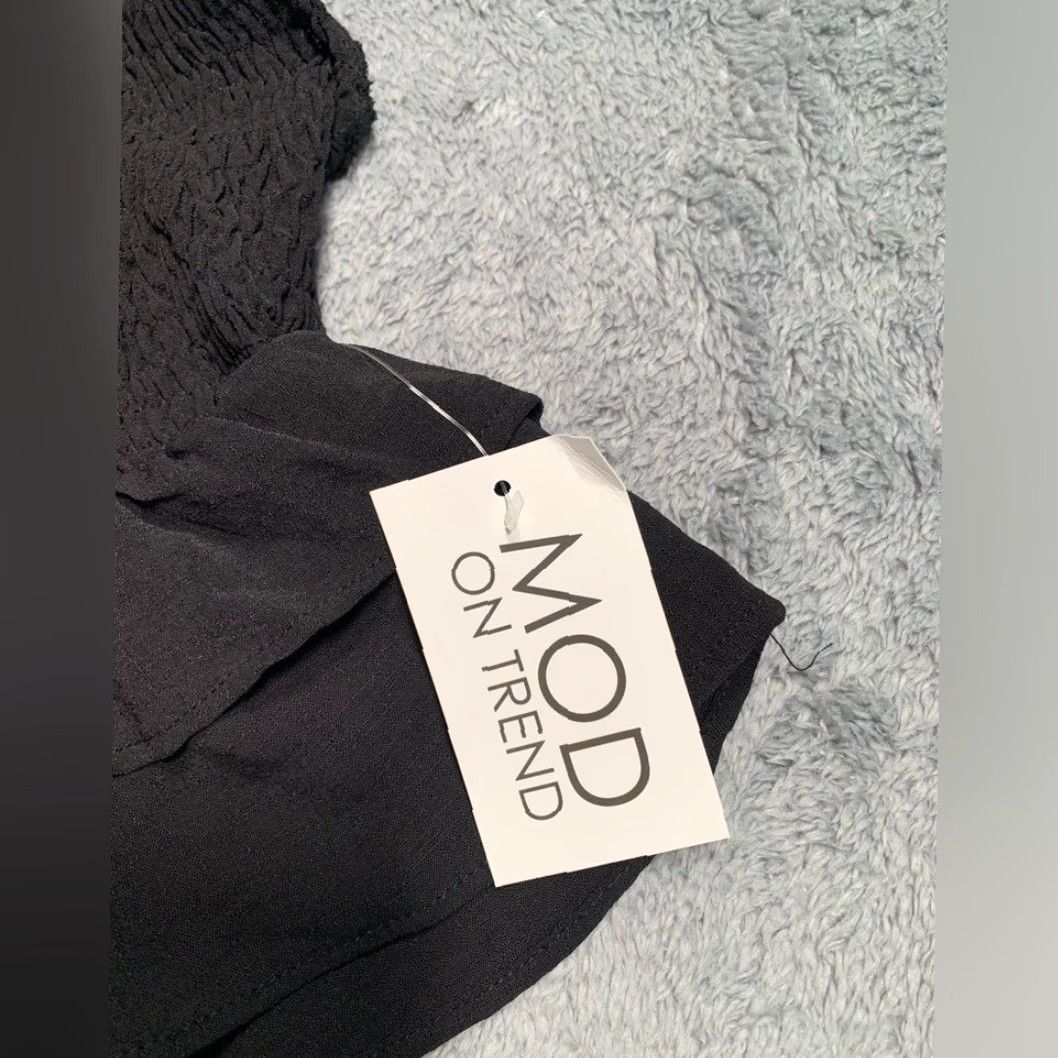 Vintage NWT Mod on trend smocked Black Halter Top medium Tank Women M Black NWT Halter Top Smocked Mod on trend Tank Medium Women Size M / US 6-8 / IT 42-44 - 2 Thumbnail