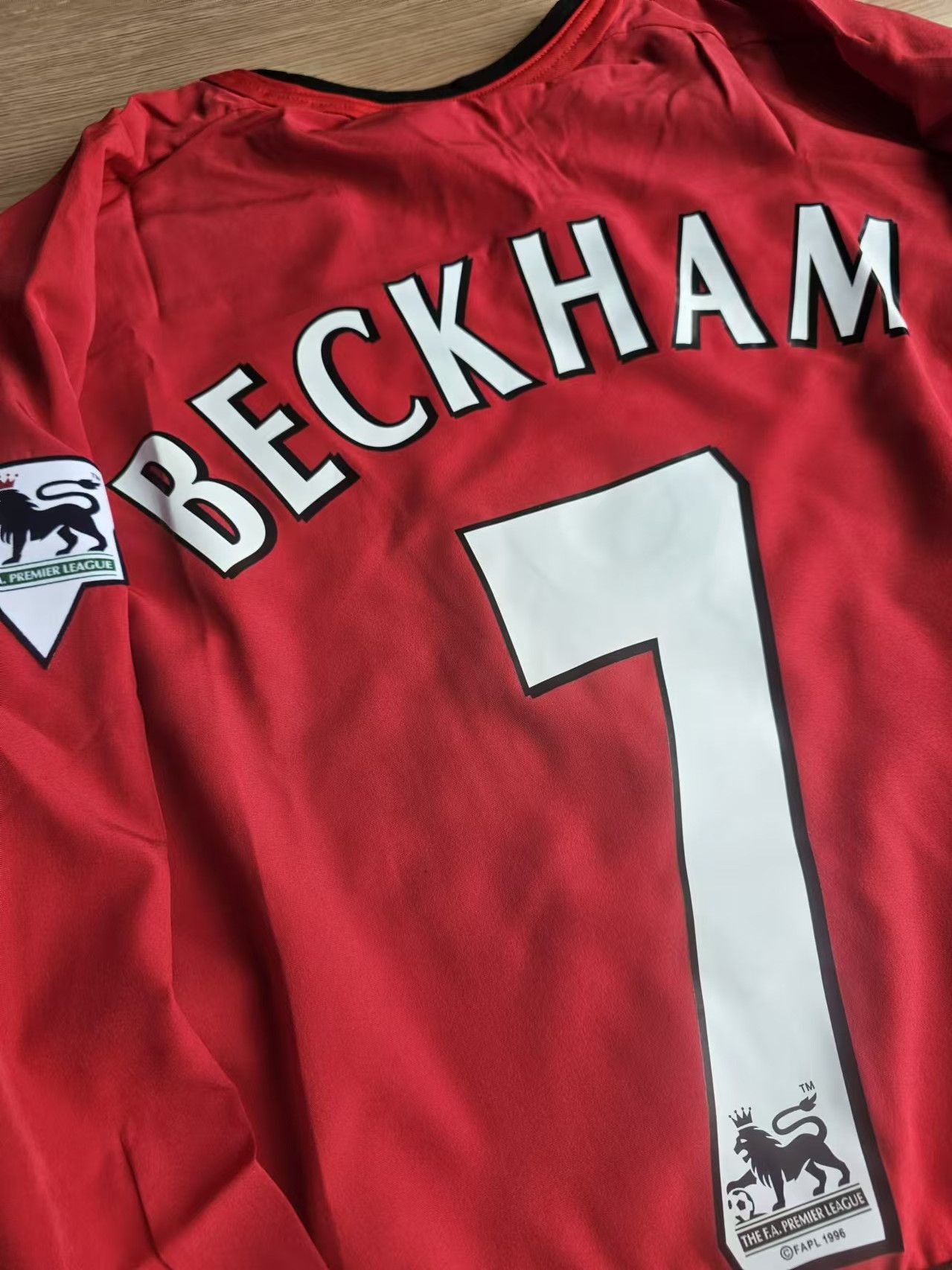 Other 2002 04 MUFC #7 David Beckham Jersey Size US M / EU 48-50 / 2 - 3 Thumbnail