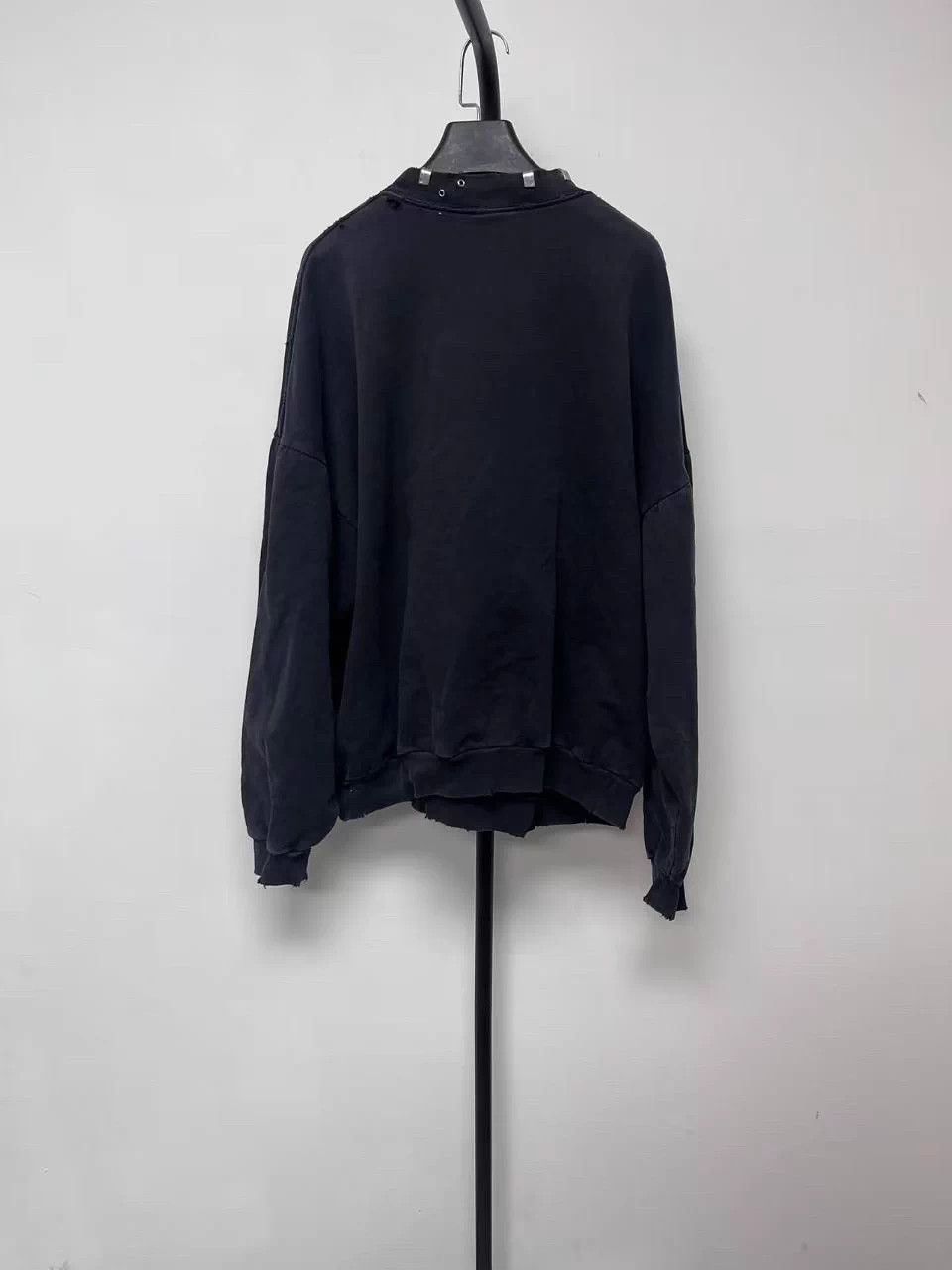 Balenciaga Balenciaga Perforated Logo Crewneck Sweatshirt M Size M / US 6-8 / IT 42-44 - 2 Thumbnail
