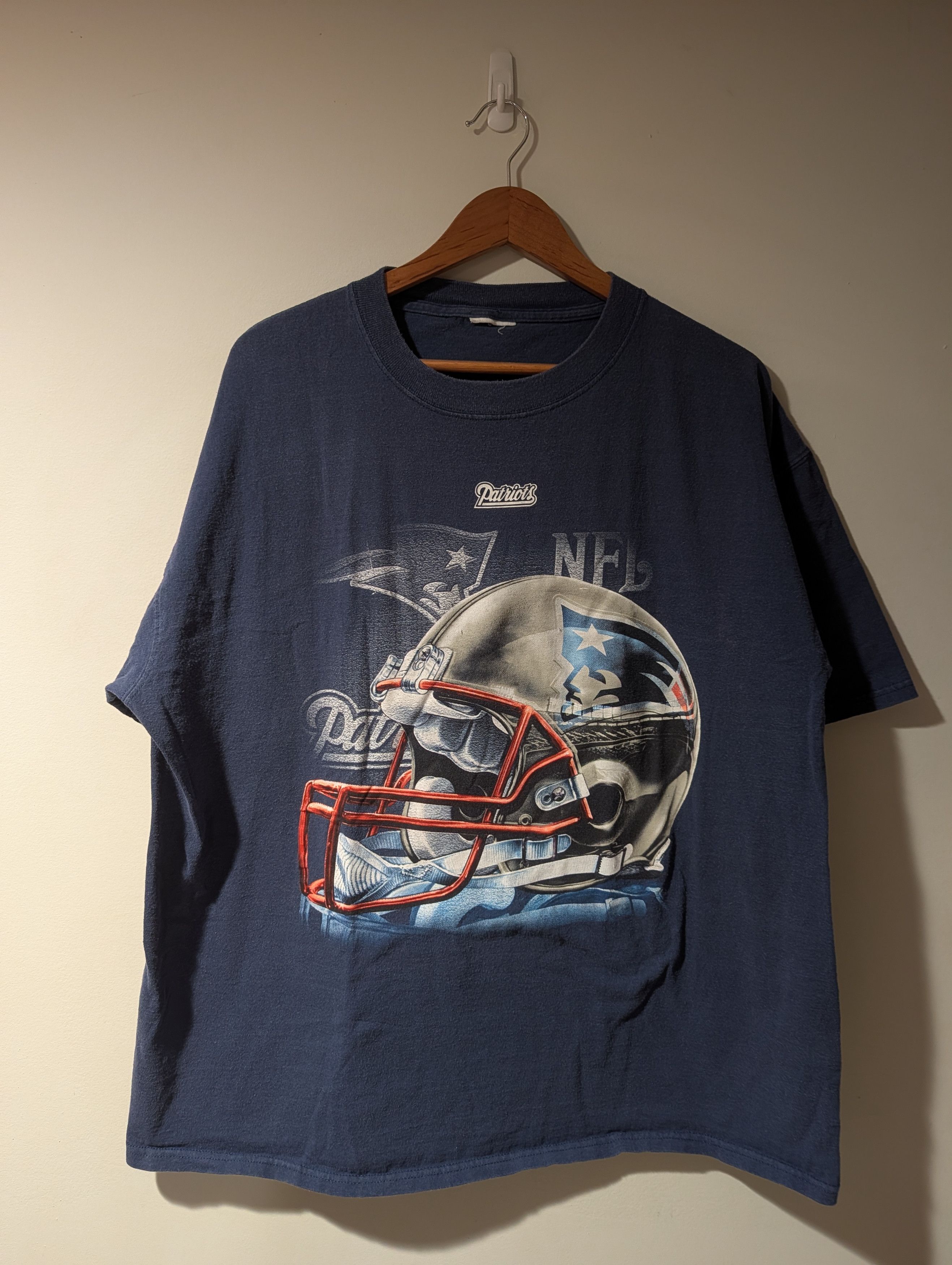 NFL Vintage New England Patriots Helmet Football NFL T Shirt Size US XXL / EU 58 / 5 - 1 Thumbnail