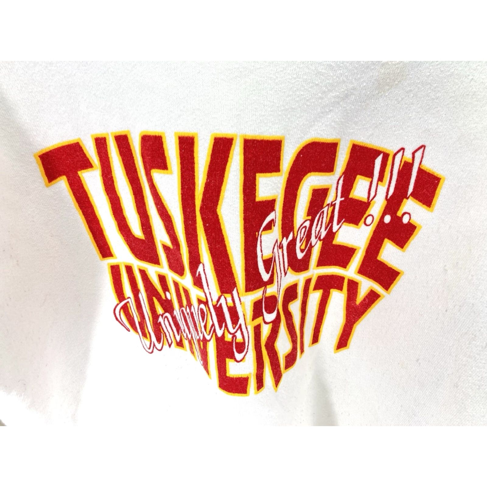 Fruit Of The Loom VINTAGE Tuskegee University Sweatshirt Men XL White Long Sleeve Pullover Crew Neck Graphic Print University Theme Mens Size US XL / EU 56 / 4 - 4 Thumbnail