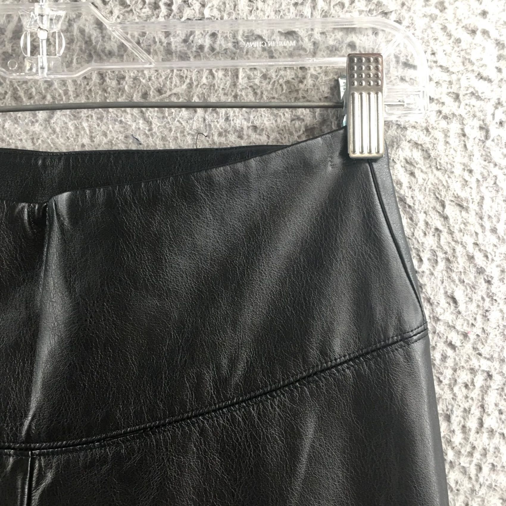White House Black Market White House Black Market Pants Womens 4 Black Runway Legging Elastic Waist Slim Fit Ankle Pockets Cotton Blend Regular Waist Black Womens 4 Pants Size 27" / US 4 / IT 40 - 4 Thumbnail