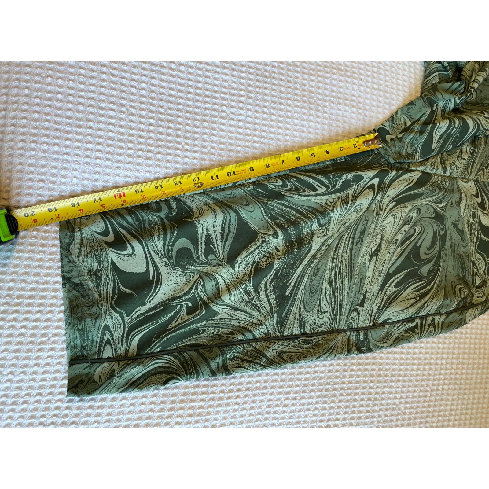 Athleta Athleta Brooklyn Green Marble Print Bermuda Long Shorts 12T Size 34" / US 12 / IT 48 - 5 Thumbnail