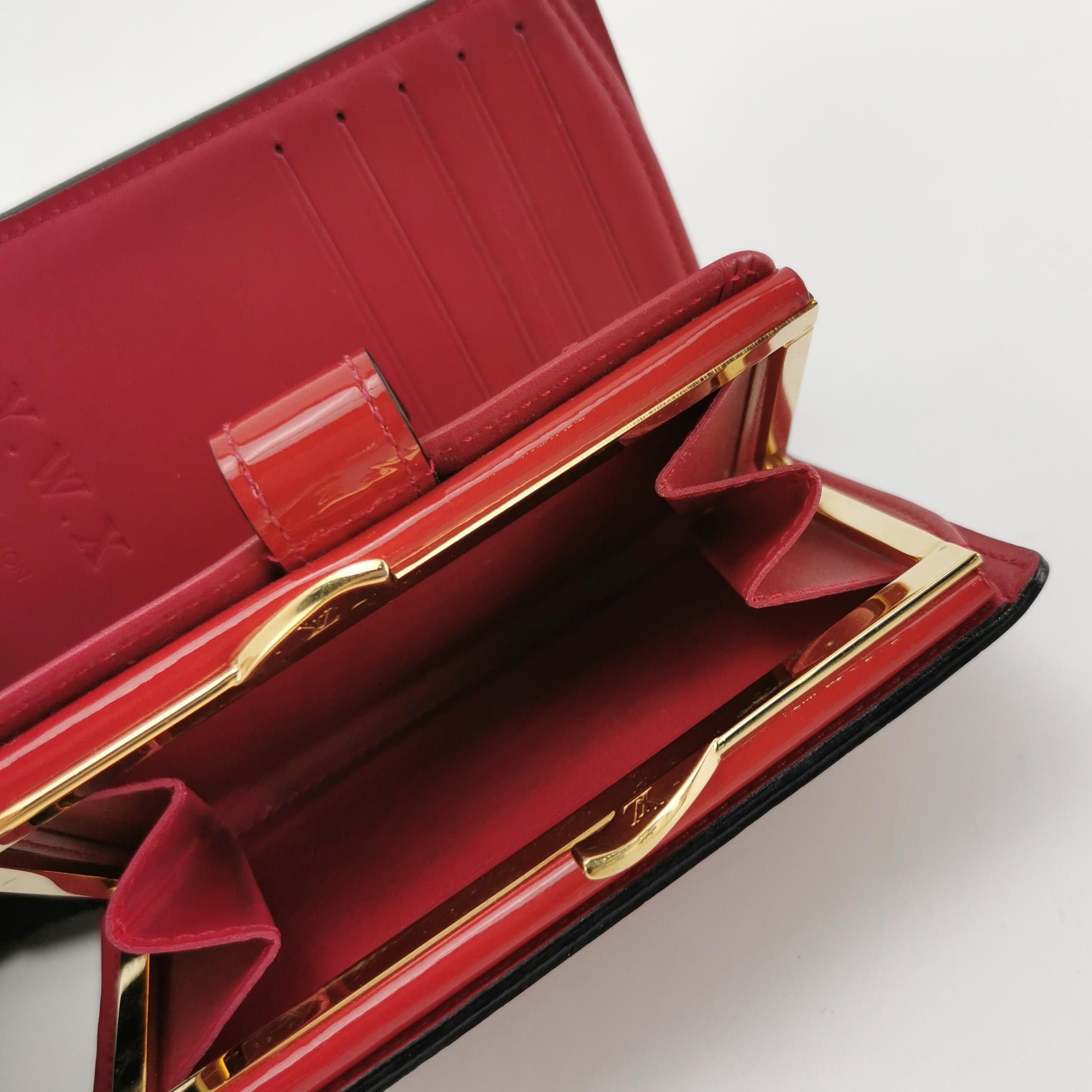 Louis Vuitton Louis Vuitton (LV) Patent leather solid color monogram port Size ONE SIZE - 1 Thumbnail