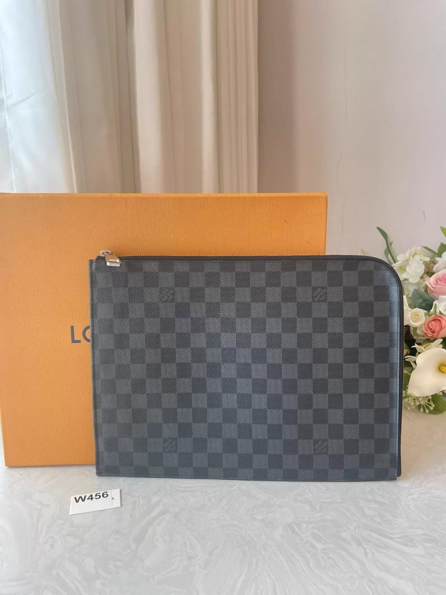 Louis Vuitton LV Men's Handbag Like New 33x24 Size ONE SIZE - 6 Thumbnail