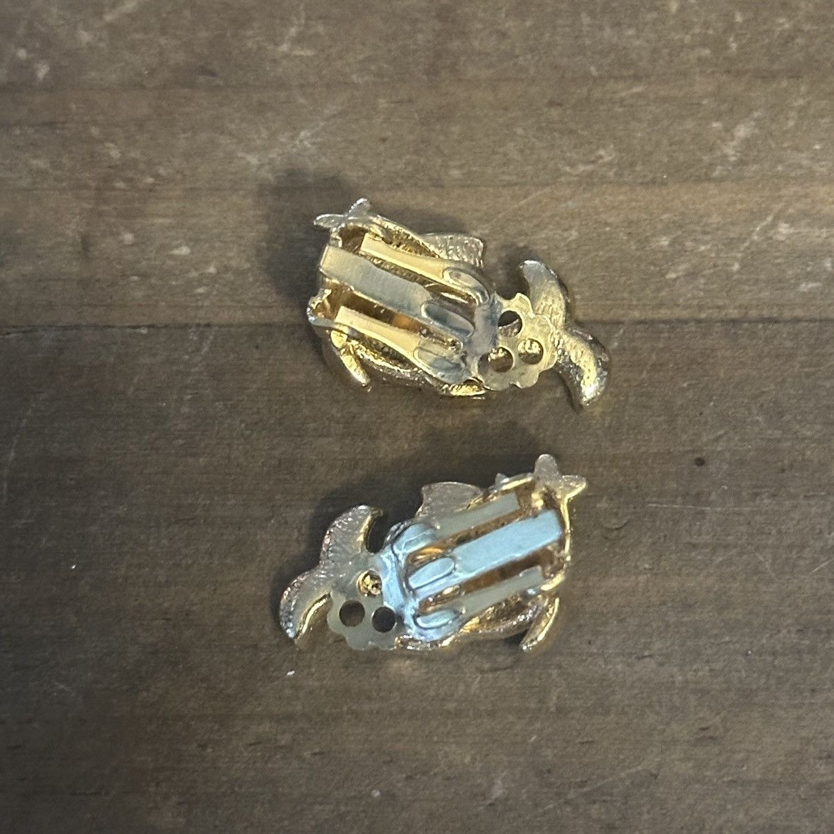 Vintage Vintage swimming fish clip on earrings Size ONE SIZE - 3 Thumbnail