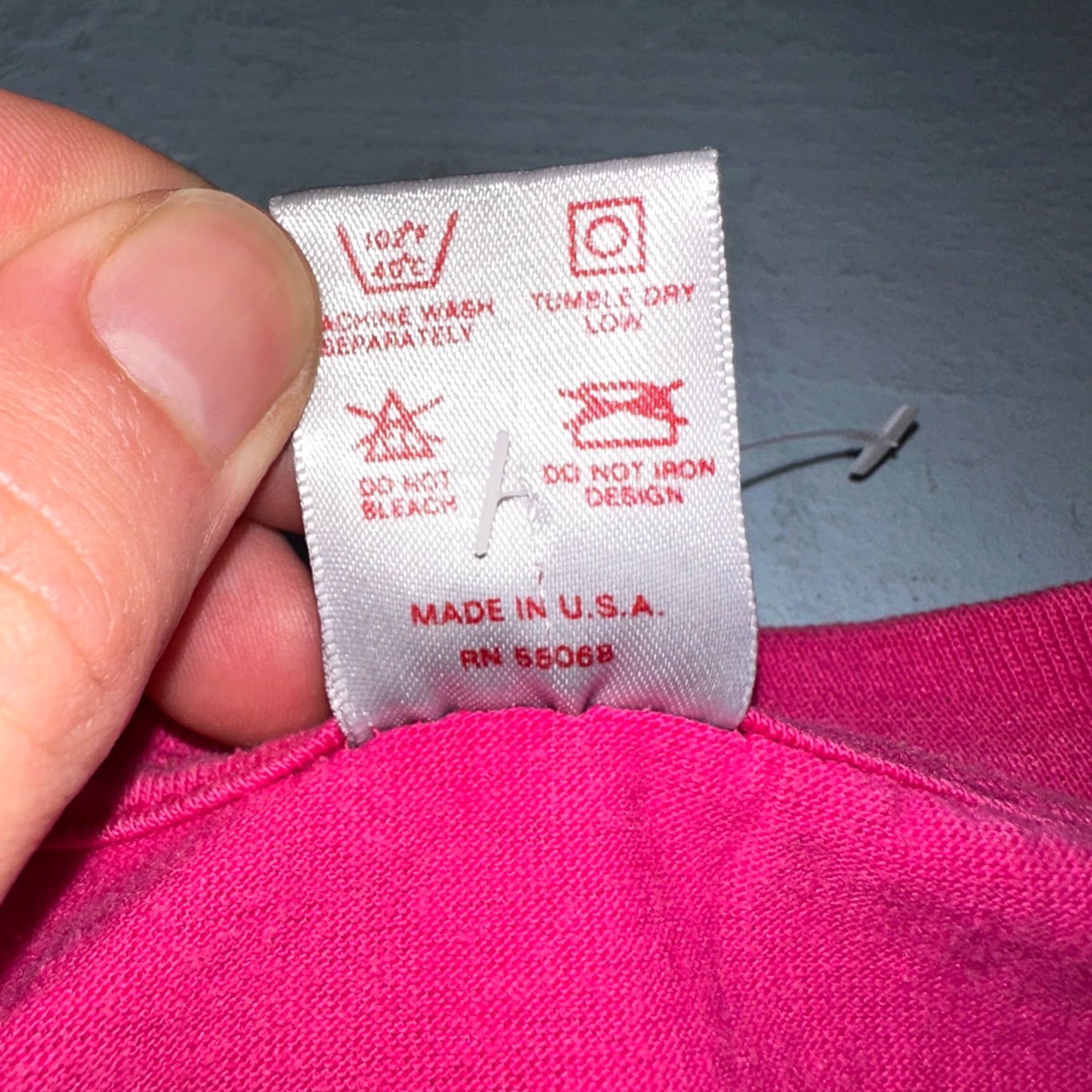 Vintage VINTAGE British Virgin Islands 80s T Shirt Pink Shell Ocean Travel UK Graphic Art Men L Crew Neck Short Sleeve Size US L / EU 52-54 / 3 - 5 Thumbnail