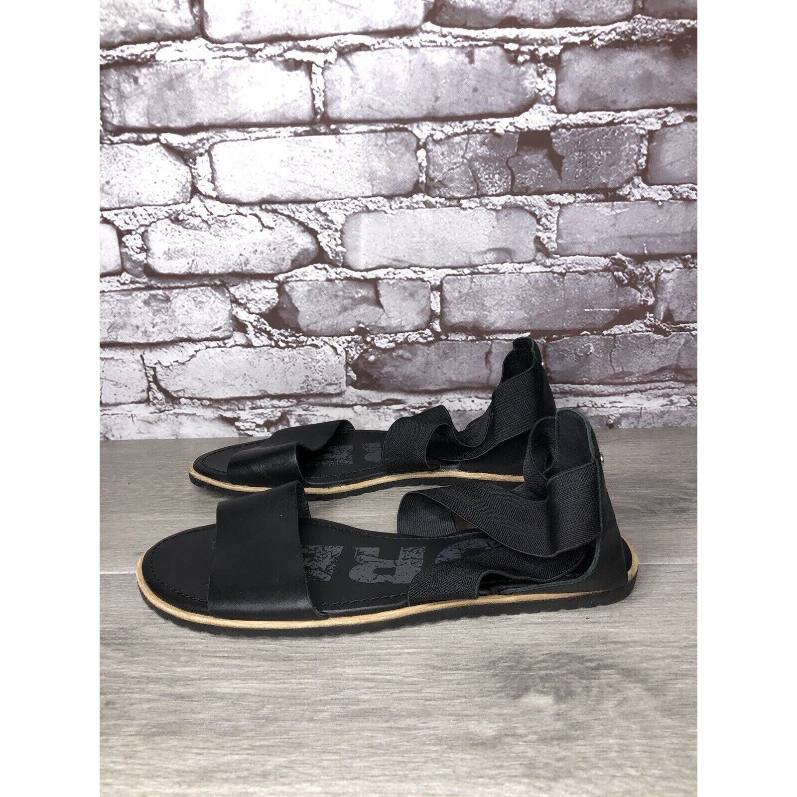 SOREL Sorel Med Ella Black Leather Cross Ankle Strap Flat Sandals Size US 10 / IT 40 - 1 Thumbnail