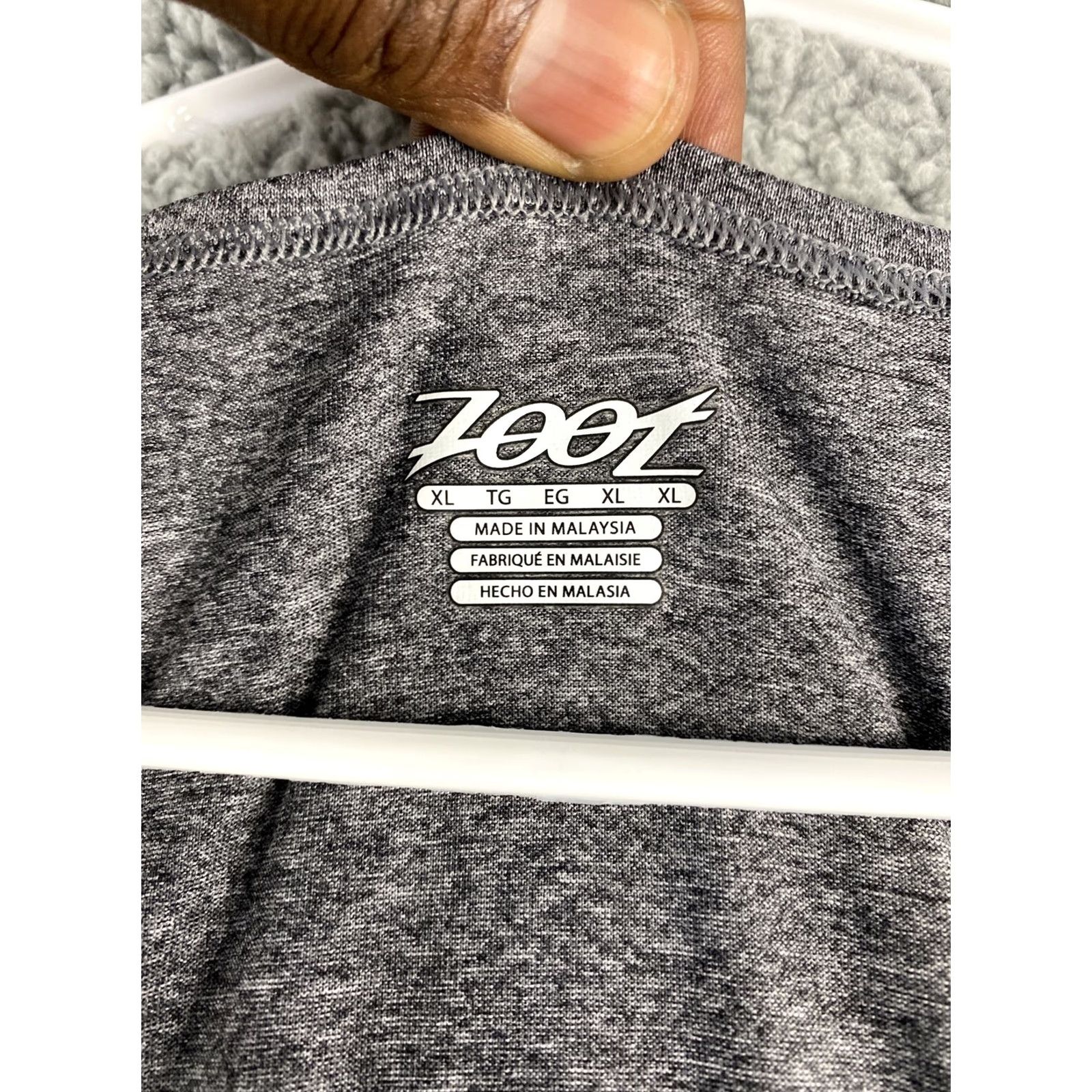 Vintage Zoot Women’s XL Gray Running Tank Top Racerback Reflective Trim Breathable Knit Sleeveless Athletic Activewear Shirt Slide? Size XL / US 12-14 / IT 48-50 - 3 Thumbnail