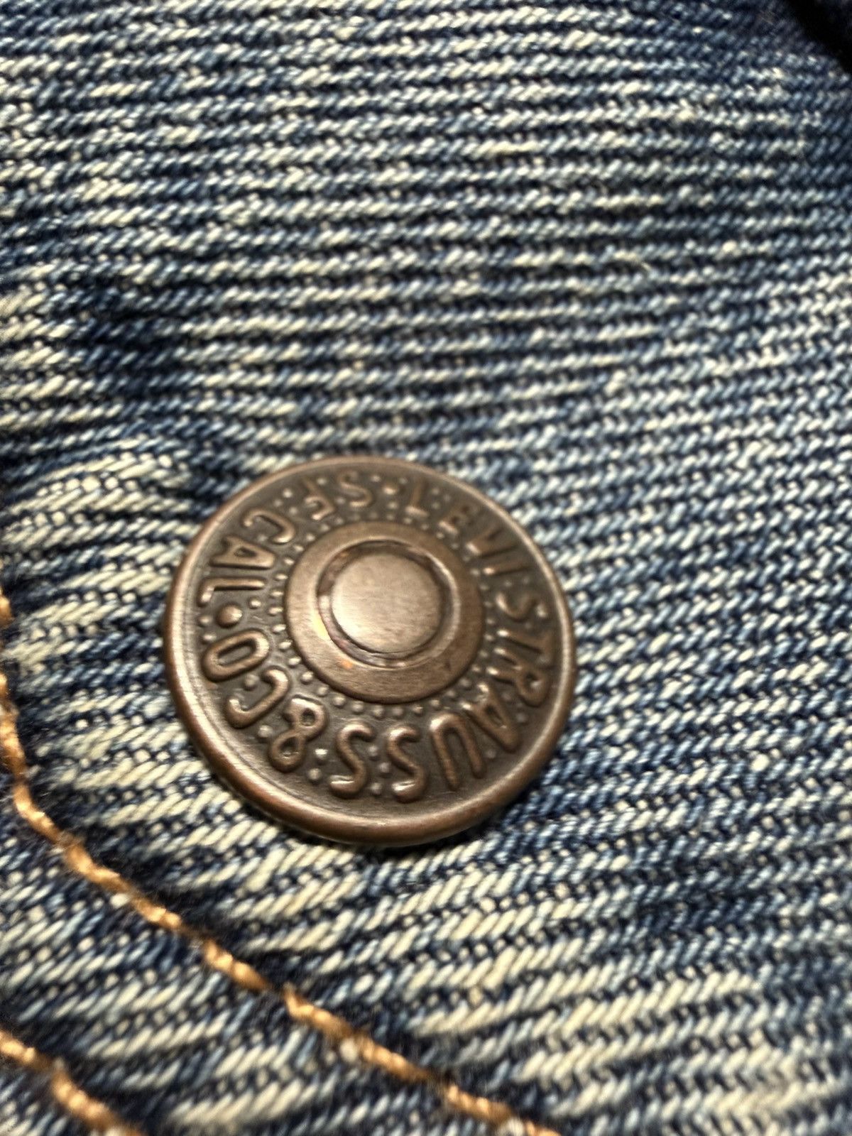 Levi's Levis denim trucker jacket size medium gently used! Size US M / EU 48-50 / 2 - 5 Thumbnail