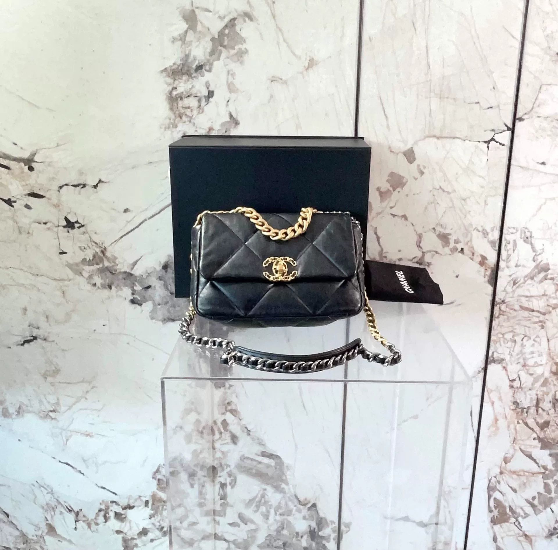 Chanel Pre-loved Bag Very good condition Size ONE SIZE - 1 Thumbnail
