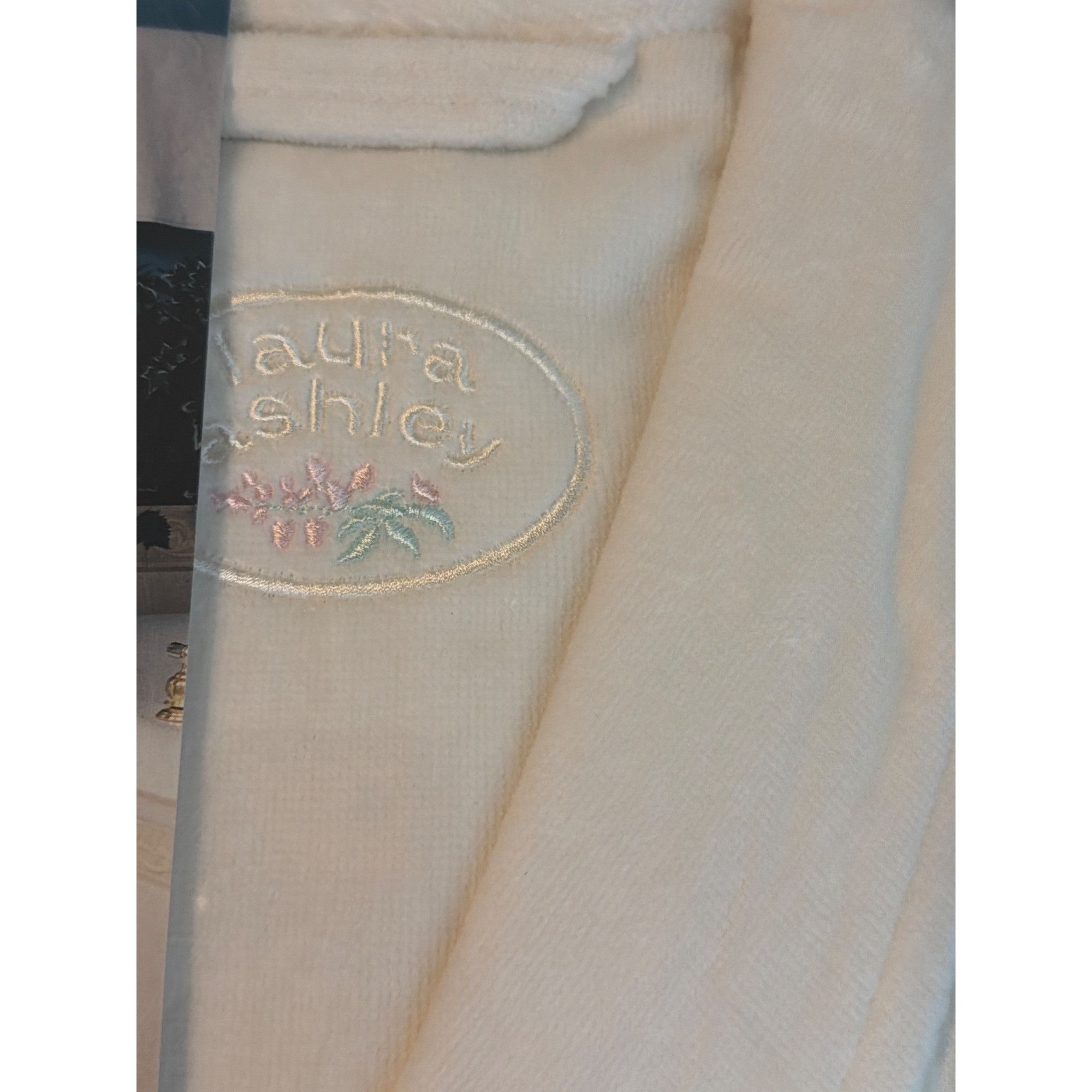 Laura Ashley Vintage Laura Ashley 48" Ribbed Velour Robe 100% Cotton Shaw Size ONE SIZE - 2 Thumbnail