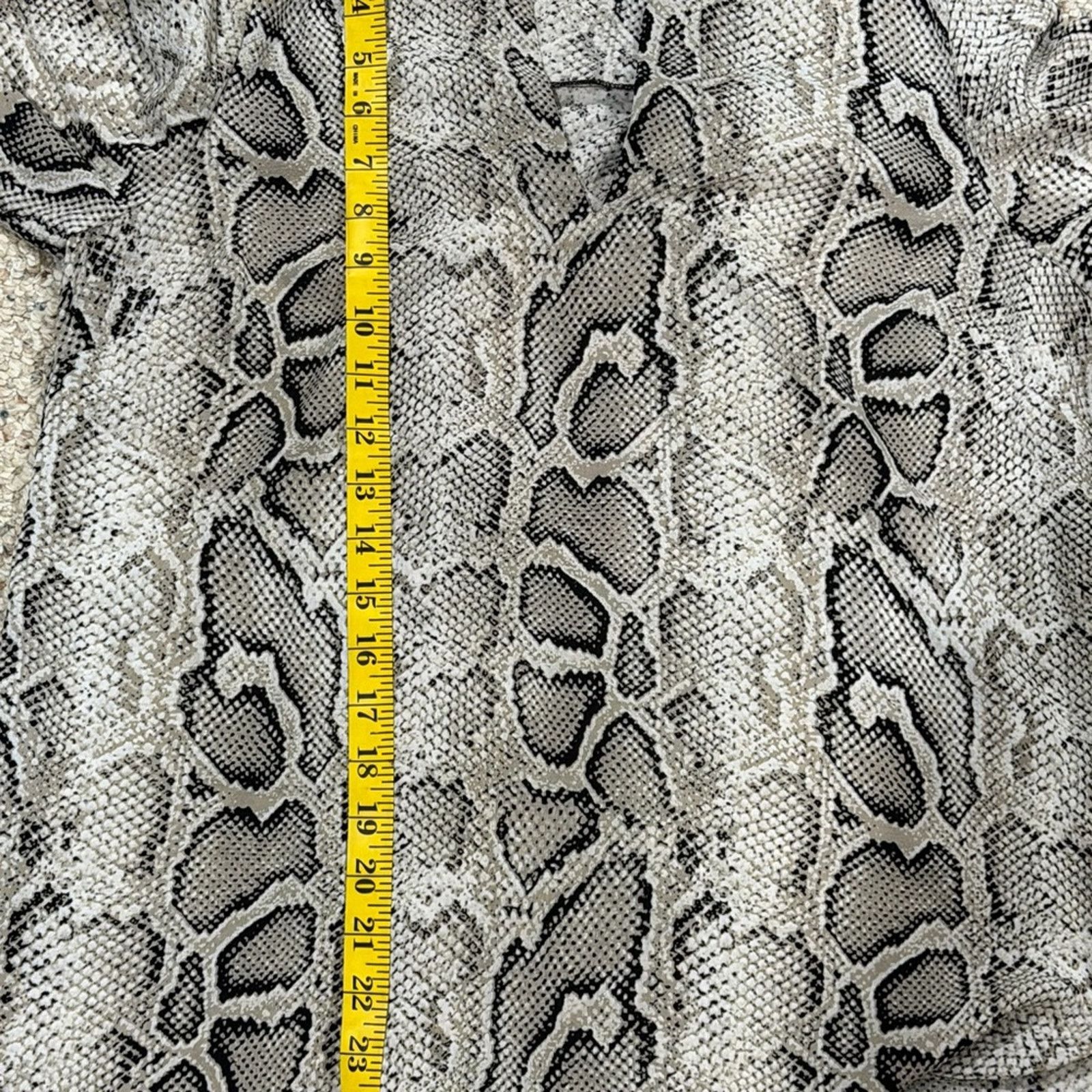 Michael Kors Michael Michael Kors Snakeskin V-Neck Blouse Size Medium Size M / US 6-8 / IT 42-44 - 2 Thumbnail