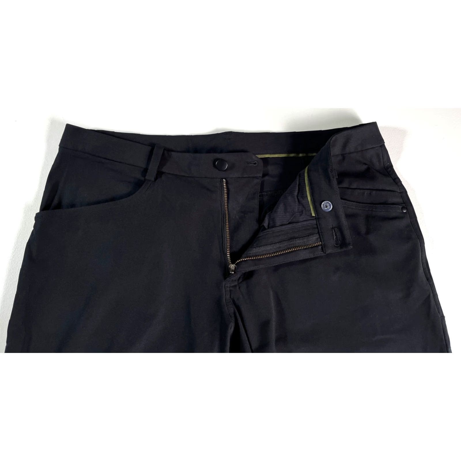 Lululemon VINTAGE Lululemon Pants Men’s ABC Black 38x31 Chino City Preppy Stretch Pockets Waist 38 Straight Rise Mid 10-12 in Mens Size US 38 / EU 54 - 4 Thumbnail