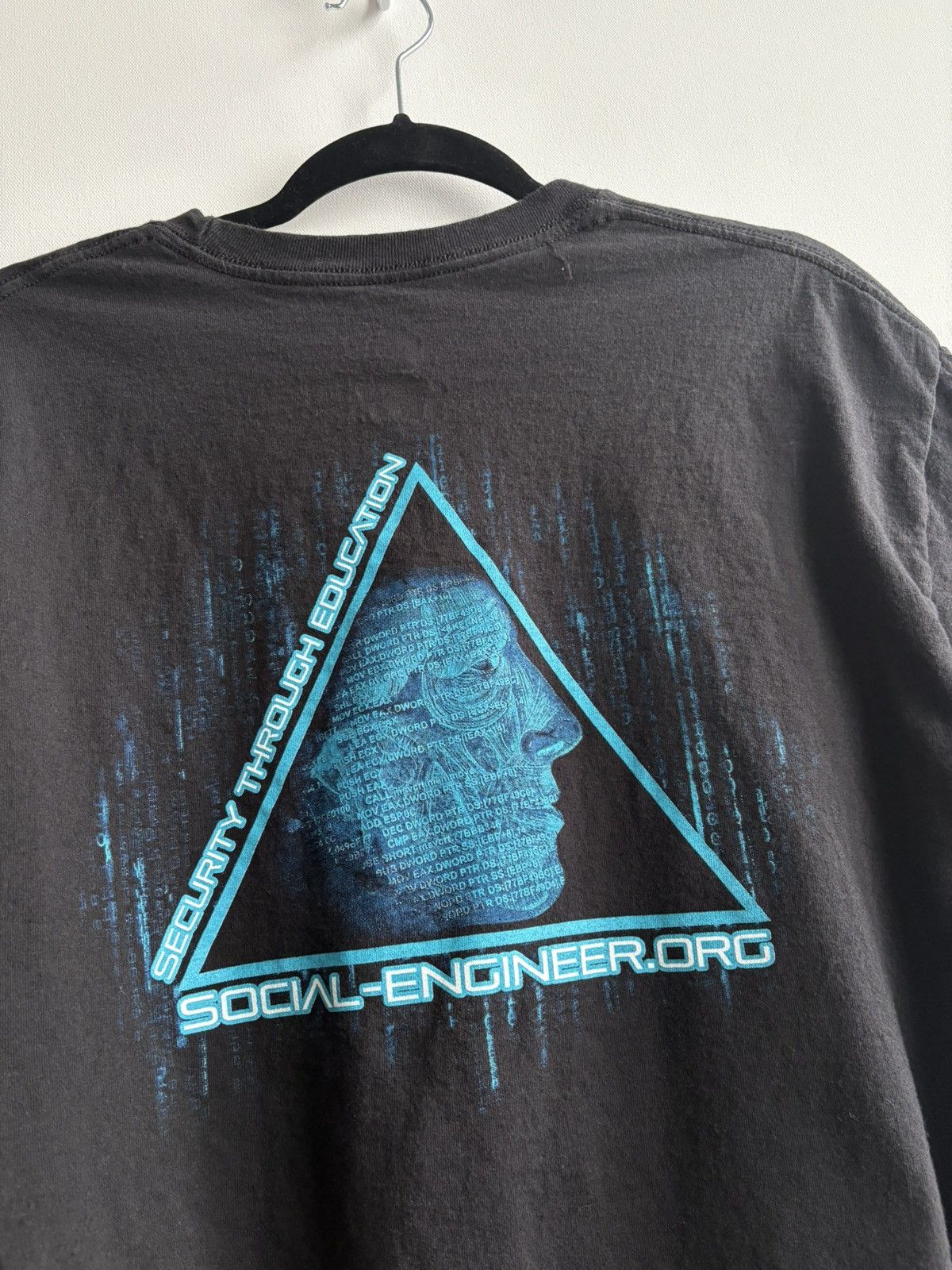 Vintage Vintage Streetwear Y2K Human Hacker Futuristic Hanes T-shirt Size US L / EU 52-54 / 3 - 8 Thumbnail
