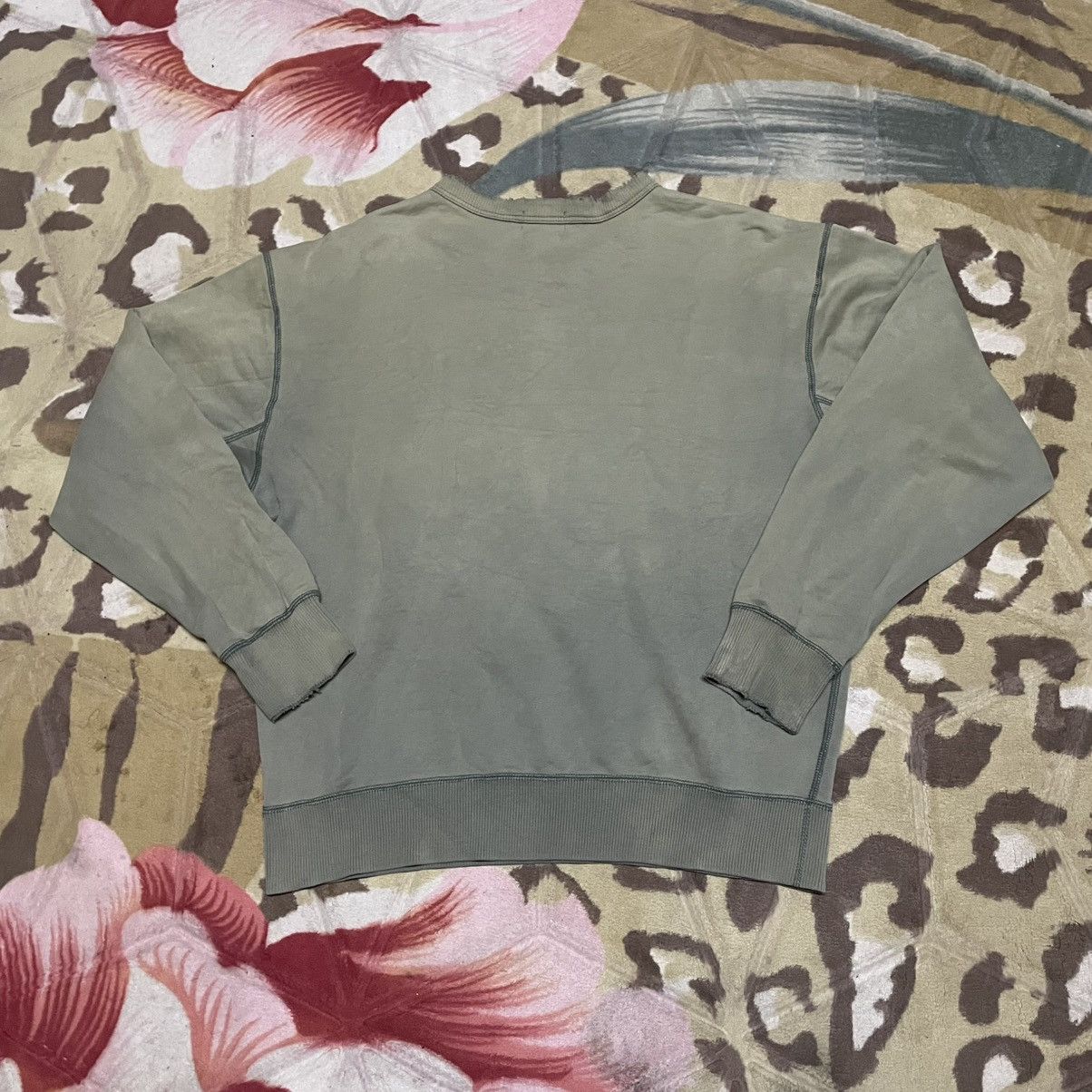 Vintage Vintage Distressed Sun Faded Uniqlo Sweatshirt Boxy Fit Size US M / EU 48-50 / 2 - 6 Thumbnail