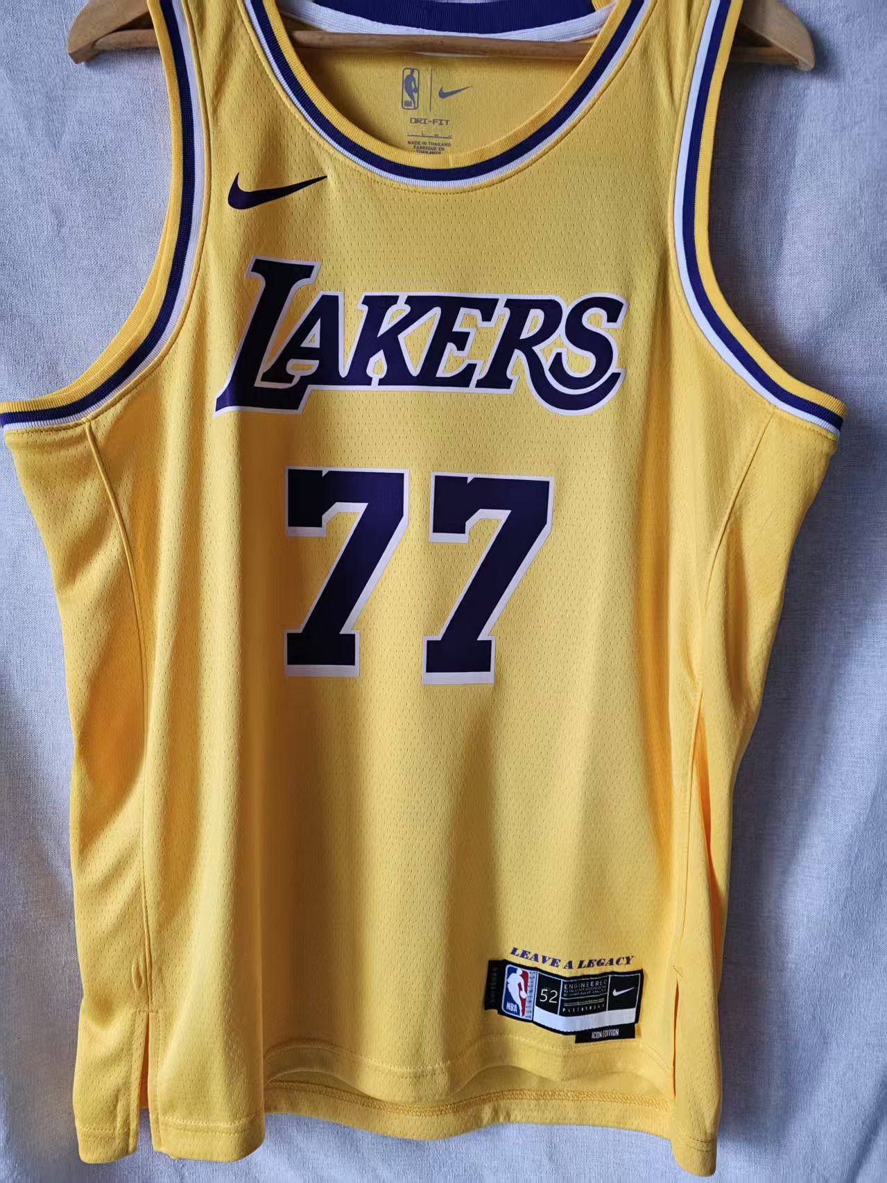 NBA 25 Los Angeles Lakers #77 Dončić Jersey XL Size US XL / EU 56 / 4 - 2 Thumbnail