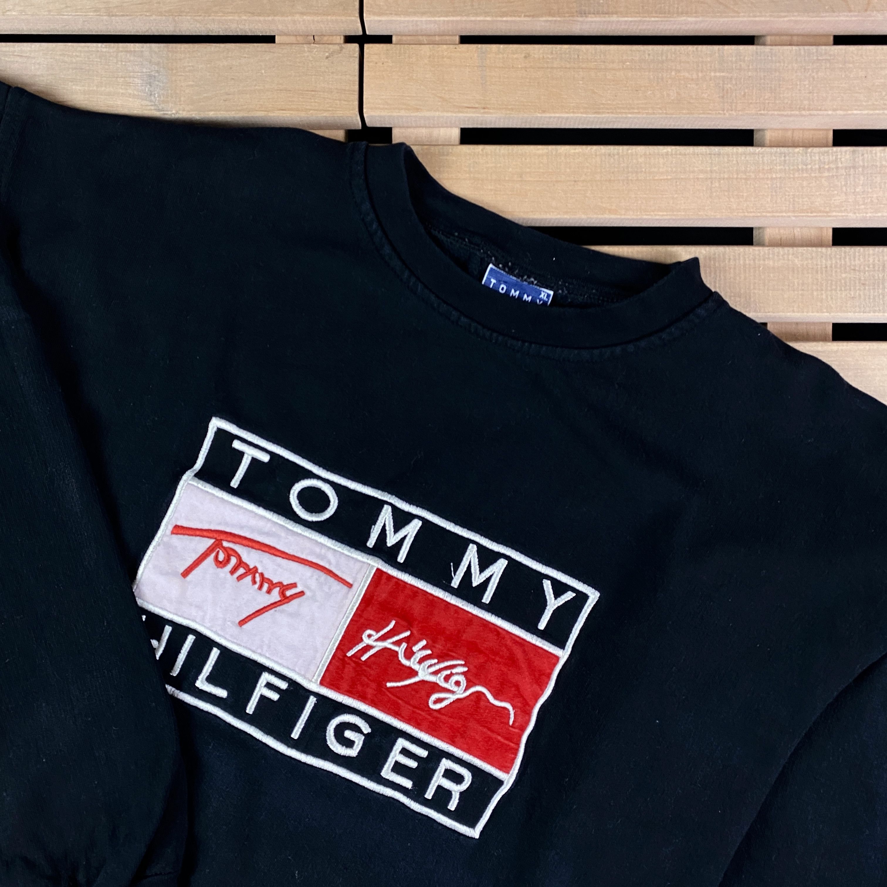 Tommy Hilfiger × Vintage Mens Sweatshirt Tommy Hilfiger Vintage Big Print Size XL Size US XL / EU 56 / 4 - 2 Thumbnail
