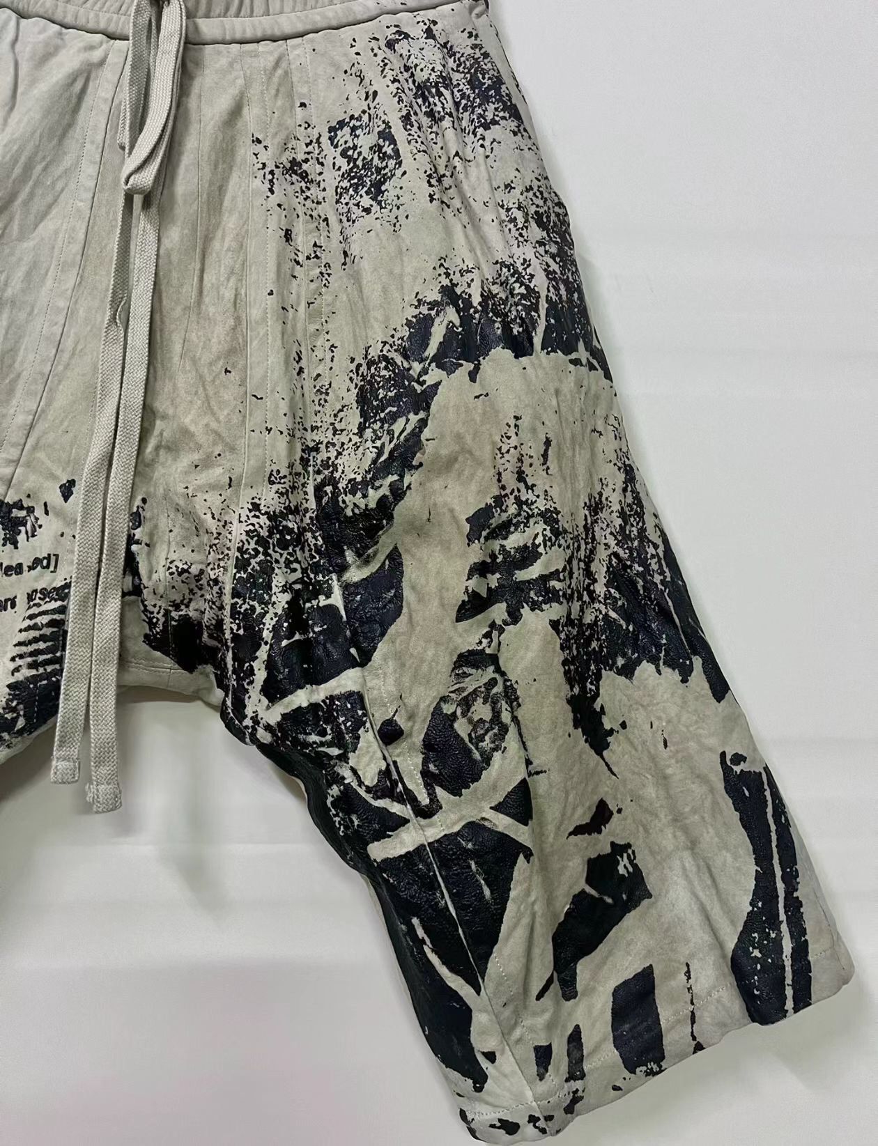 Julius Julius_7 frosted leather loose crotch seven quarter pants Size US 31 - 3 Thumbnail