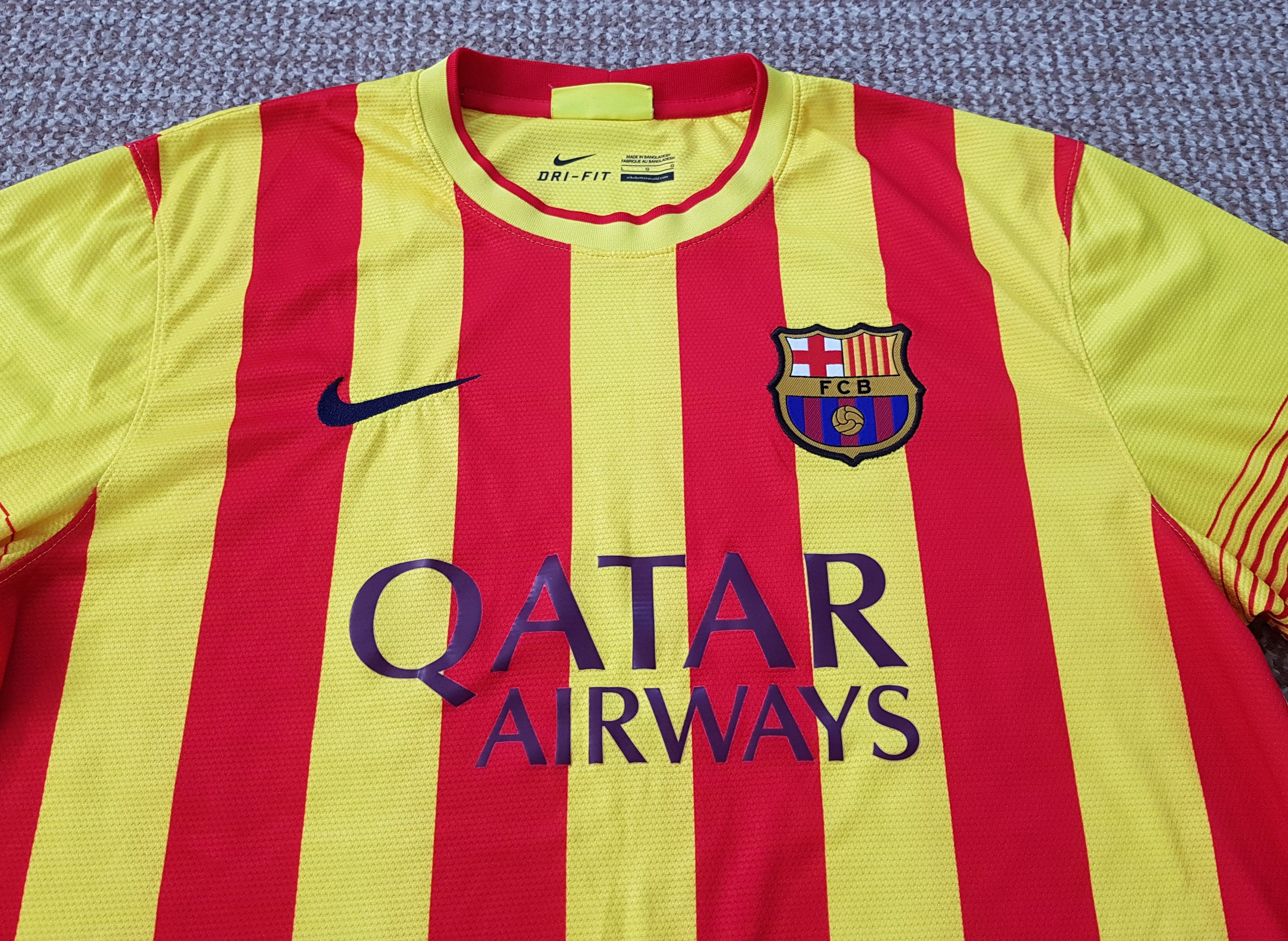 Nike Nike Barcelona Catalan Kit 2013-14 Football Soccer Jersey Size US L / EU 52-54 / 3 - 7 Thumbnail