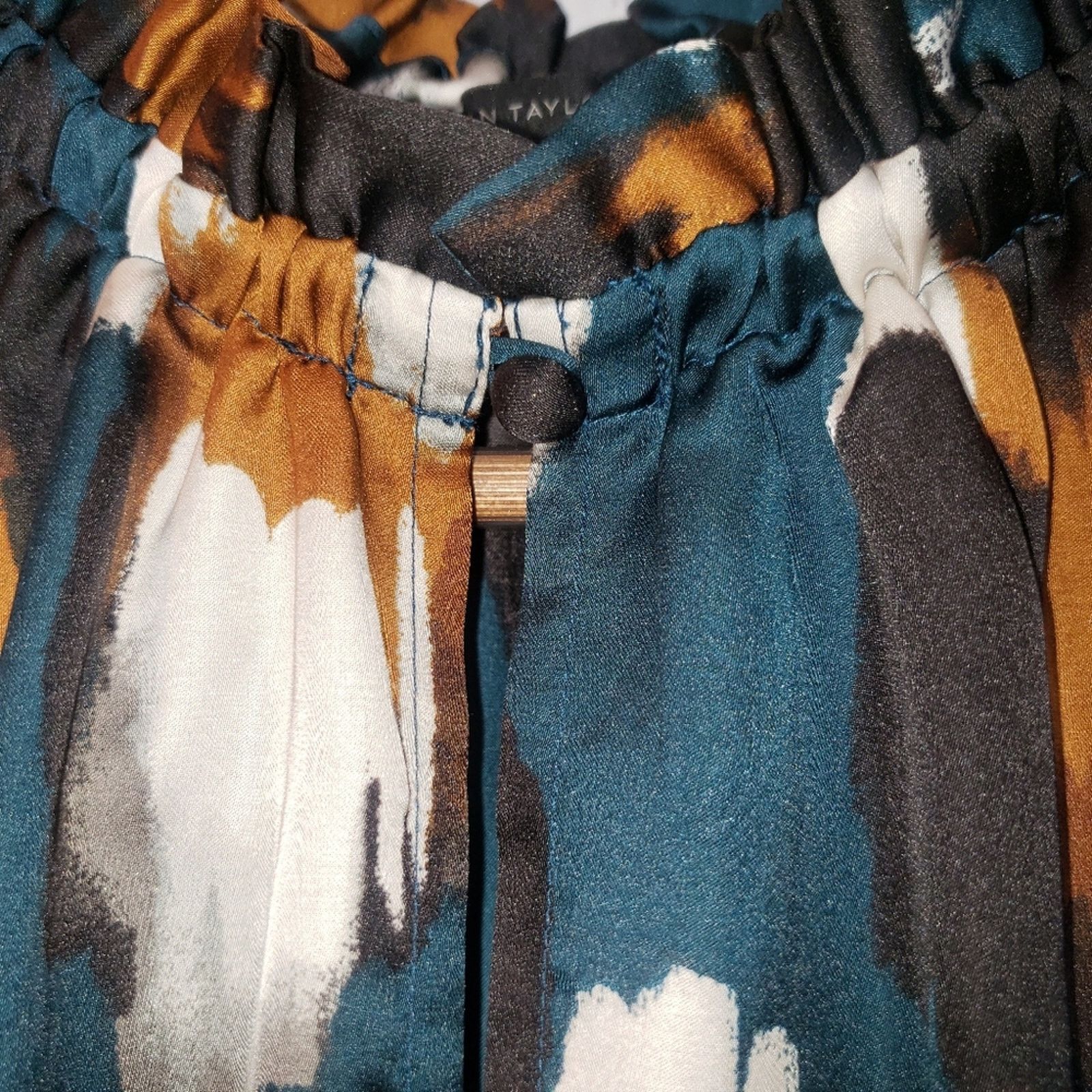Ann Taylor EUC Ann Taylor Sz S paint brush style top closet staple Size S / US 4 / IT 40 - 3 Thumbnail