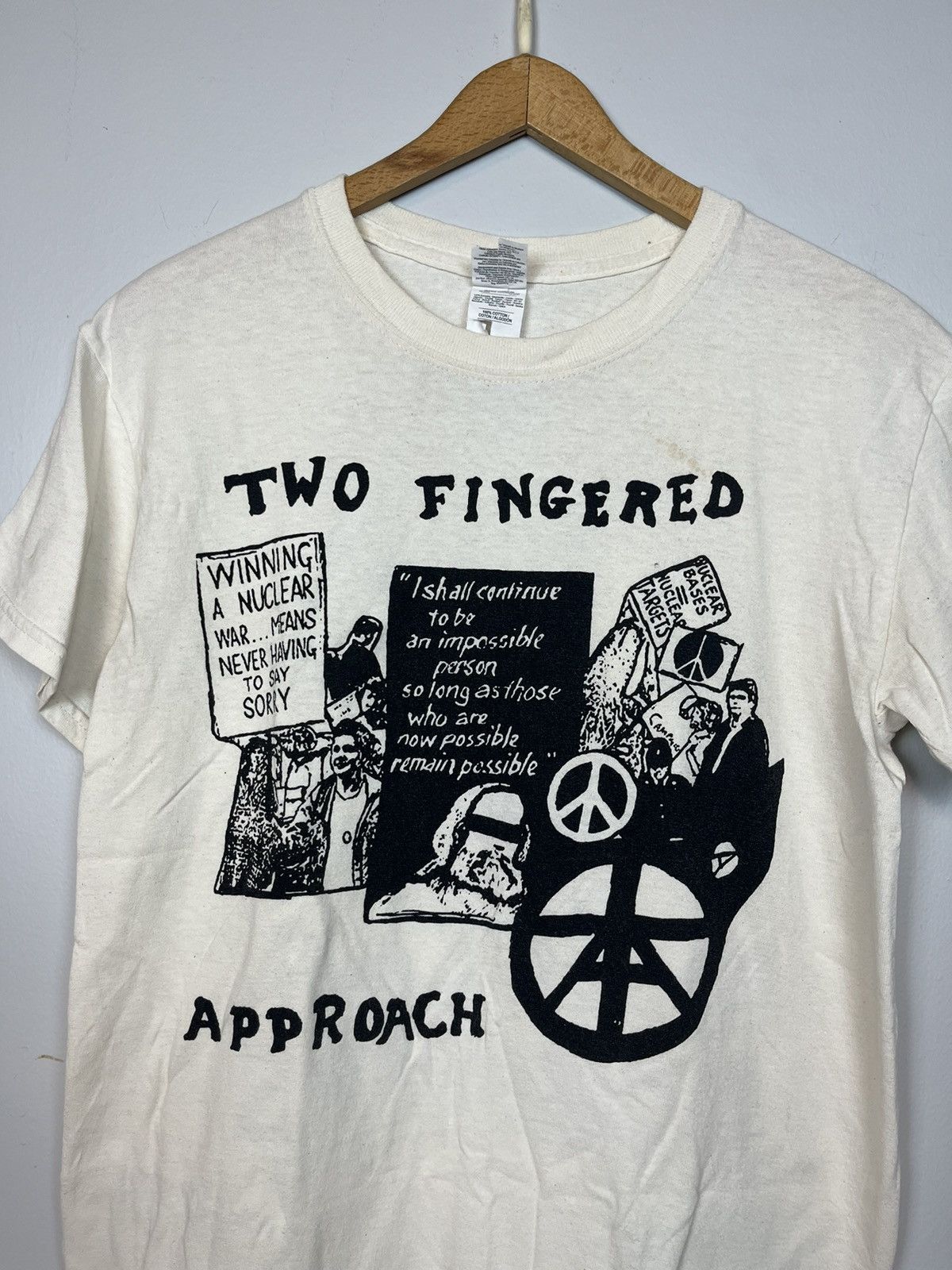 Gildan × Japanese Brand Two Fingered Approach Band Tee Size US S / EU 44-46 / 1 - 3 Thumbnail