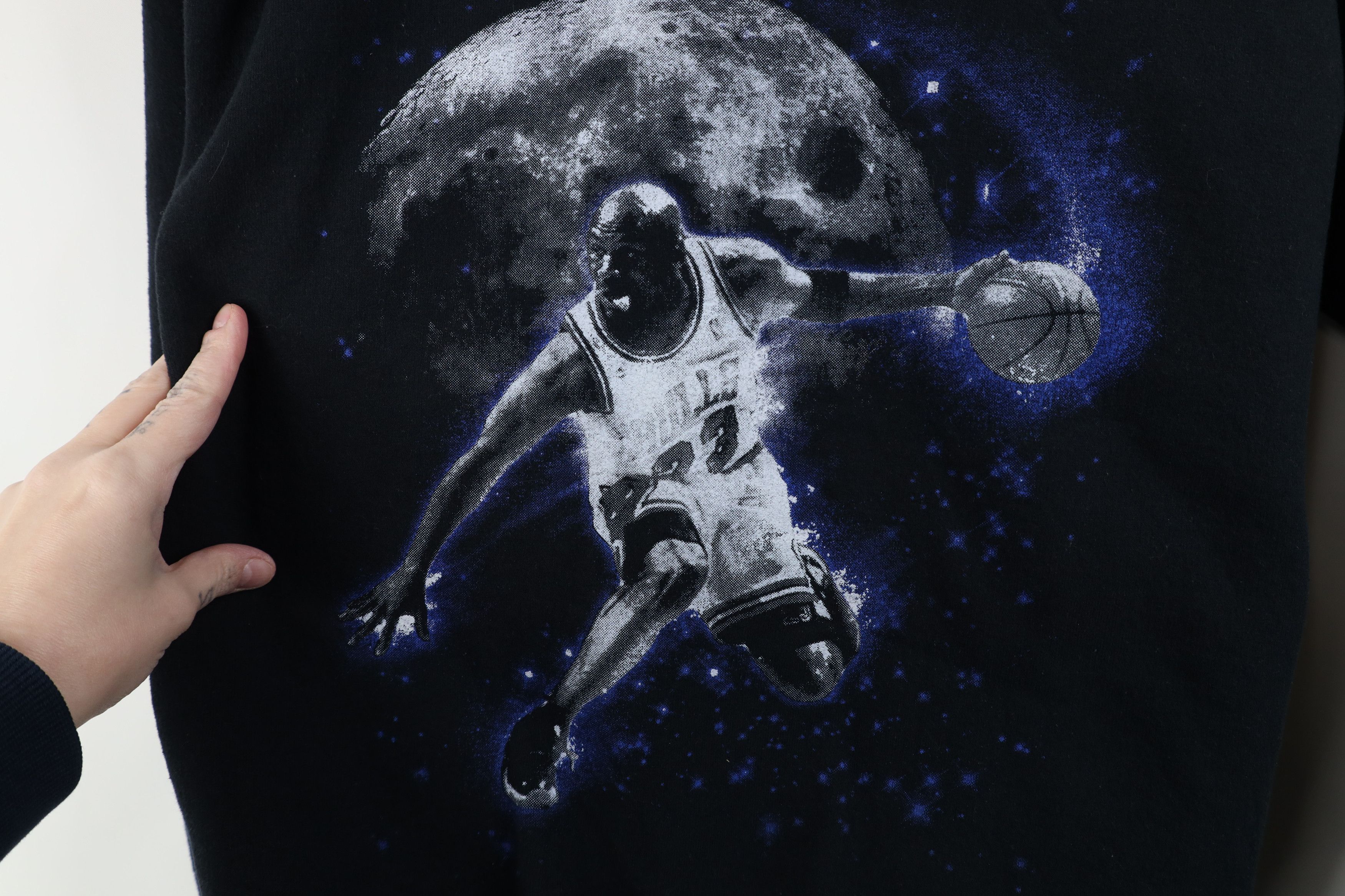 Vintage Vintage Michael Jordan Basketball Space Moon Sweatshirt Size US M / EU 48-50 / 2 - 4 Thumbnail