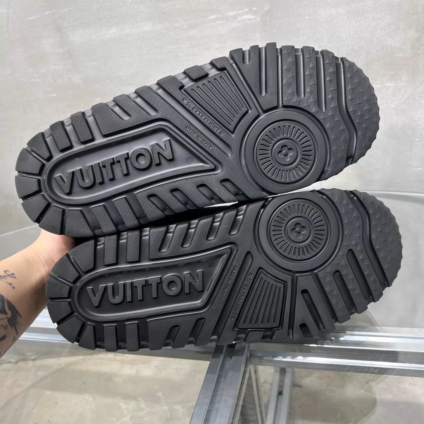 Louis Vuitton Louis Vuitton LV Trainer Maxi Black UK7.5 (41.5) Size US 8.5 / EU 41-42 - 7 Thumbnail