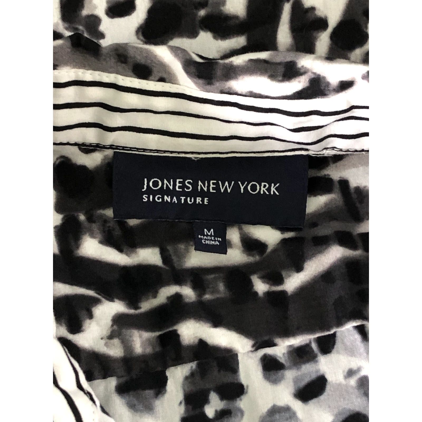 Jones New York Jones NY button Up Top M Leopard Tie front Collar Long Sleeve Shirt Women XS? Size M / US 6-8 / IT 42-44 - 4 Thumbnail