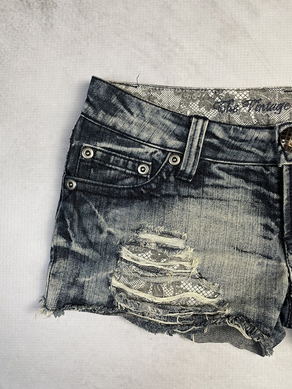 Japanese Brand The Vintage Standard D.i.a. Style Distressed Micro Shorts Size 27" / US 4 / IT 40 - 2 Thumbnail