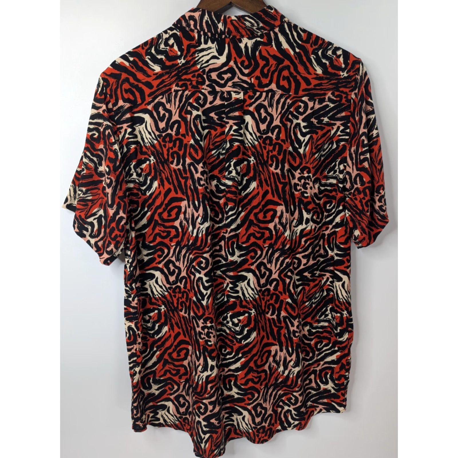 Pacsun VINTAGE Pacsun Shirt Main Selling Point: PacSun Men's Large Orange Swirl Stripe Animal Print Resort Rayon Button Shirt Size US L / EU 52-54 / 3 - 3 Thumbnail