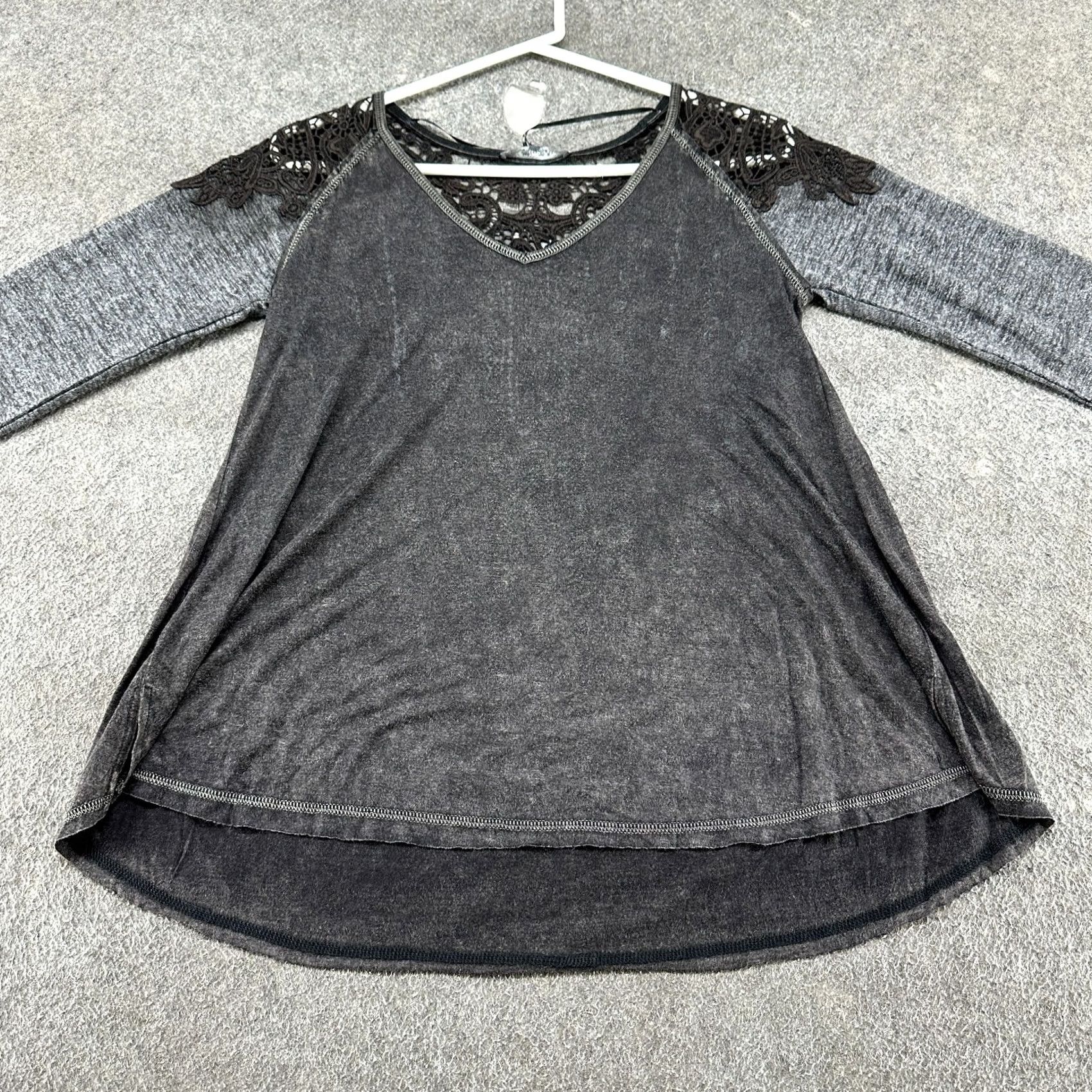 Miss Me VINTAGE Miss Me Shirt Womens S Black Grey Lace Trim Long Sleeve Tunic Raglan Y2K Size S / US 4 / IT 40 - 2 Thumbnail