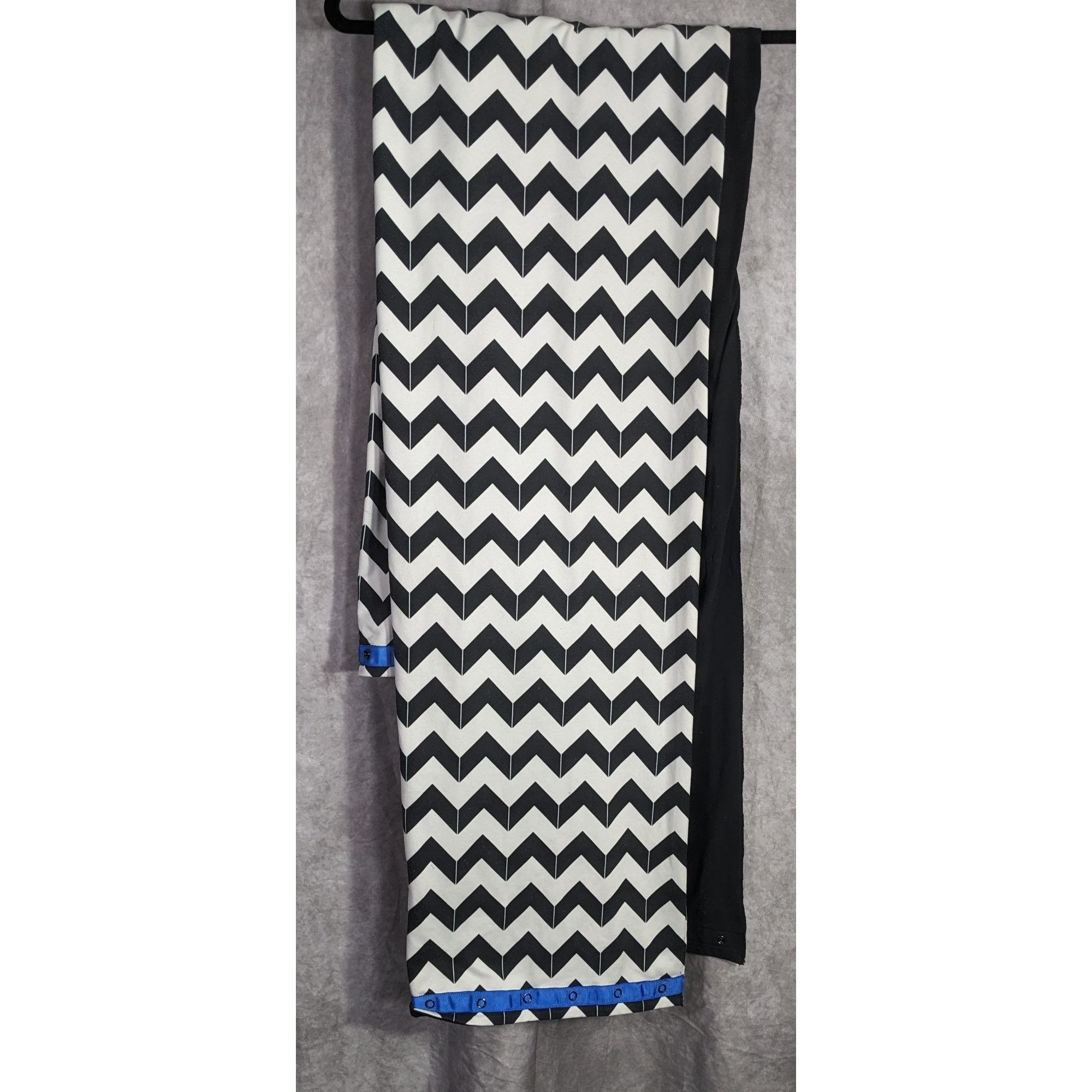 Lululemon Lululemon Vinyasa Scarf Chevron Black & White With Snap Deta Size ONE SIZE - 6 Thumbnail