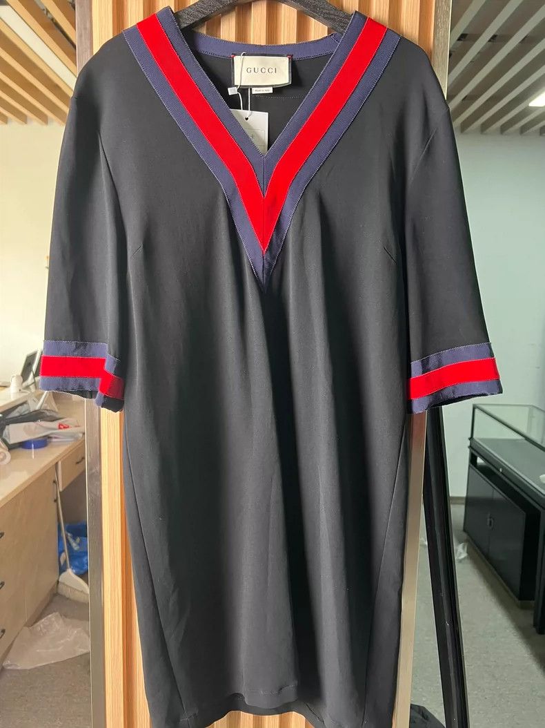 Gucci Gucci FW21 contrasting edge V-neck 7-point long-sleeved dre Size XS / US 0-2 / IT 36-38 - 1 Thumbnail