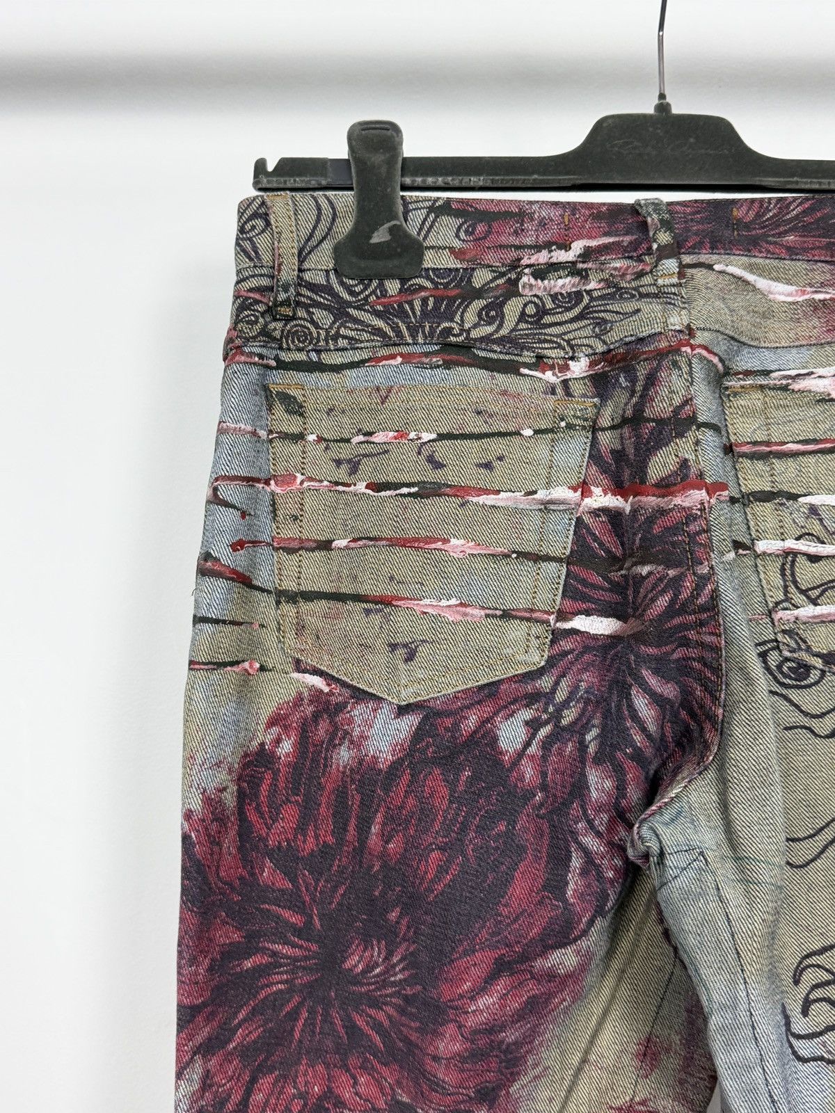Roberto Cavalli Roberto Cavalli 2000’s Flared Floral Slashed Tattoo Jeans Size 28" / US 6 / IT 42 - 16 Thumbnail