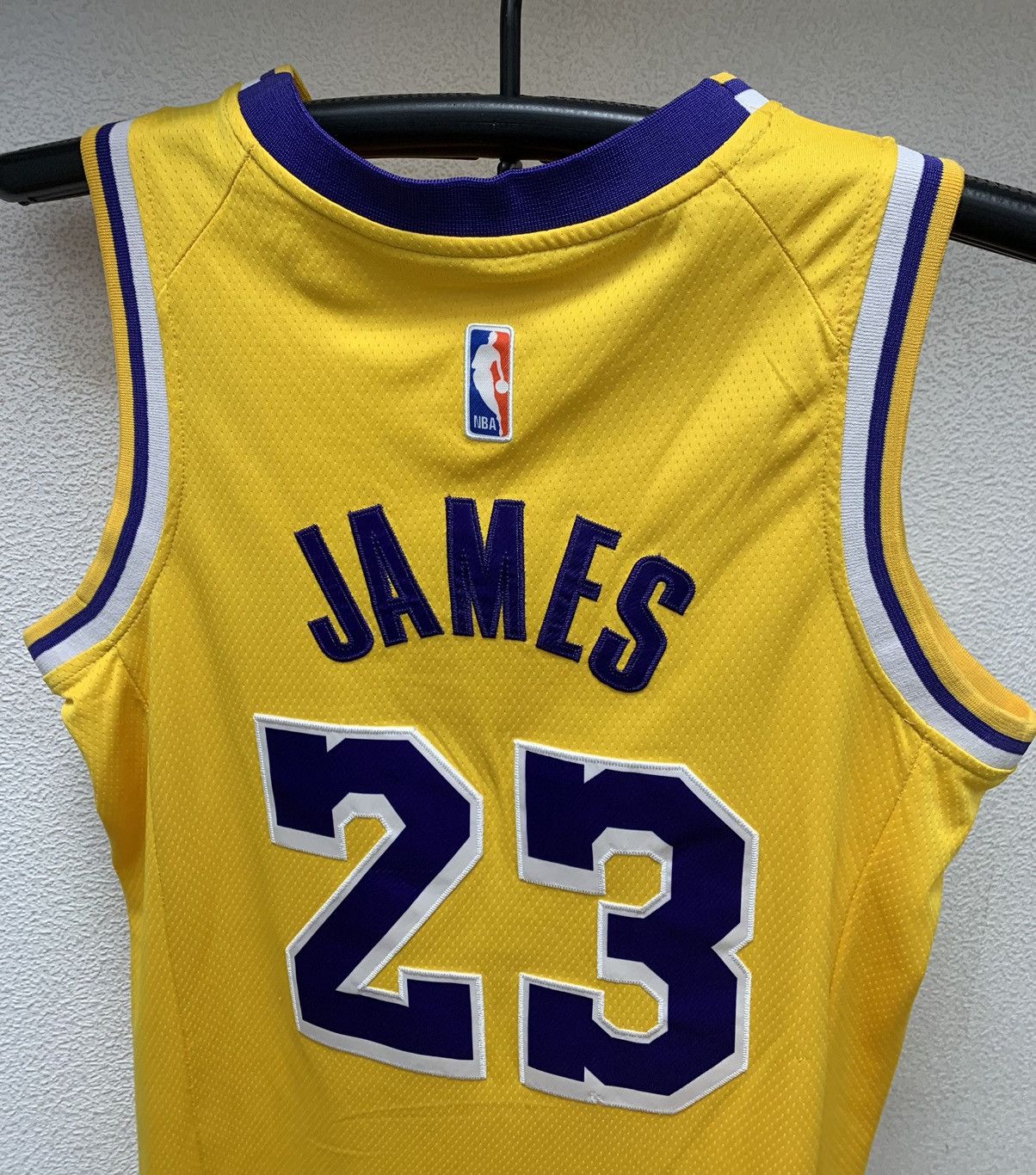 NBA Los Angeles Lakers Lebron James 23 NBA jersey 44 sz S-M LAL Size US S / EU 44-46 / 1 - 5 Thumbnail