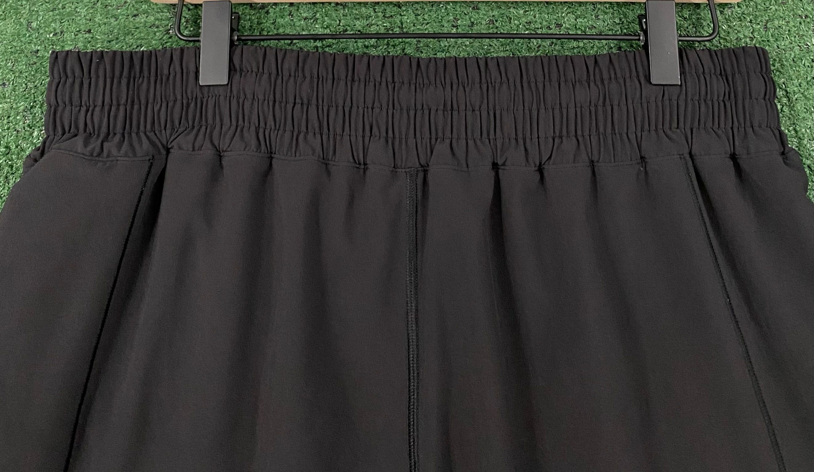 Lululemon Lululemon Hotty Hot High Rise 4" Inseam Black Shorts 12 Size 36" / US 14 / IT 50 - 6 Thumbnail