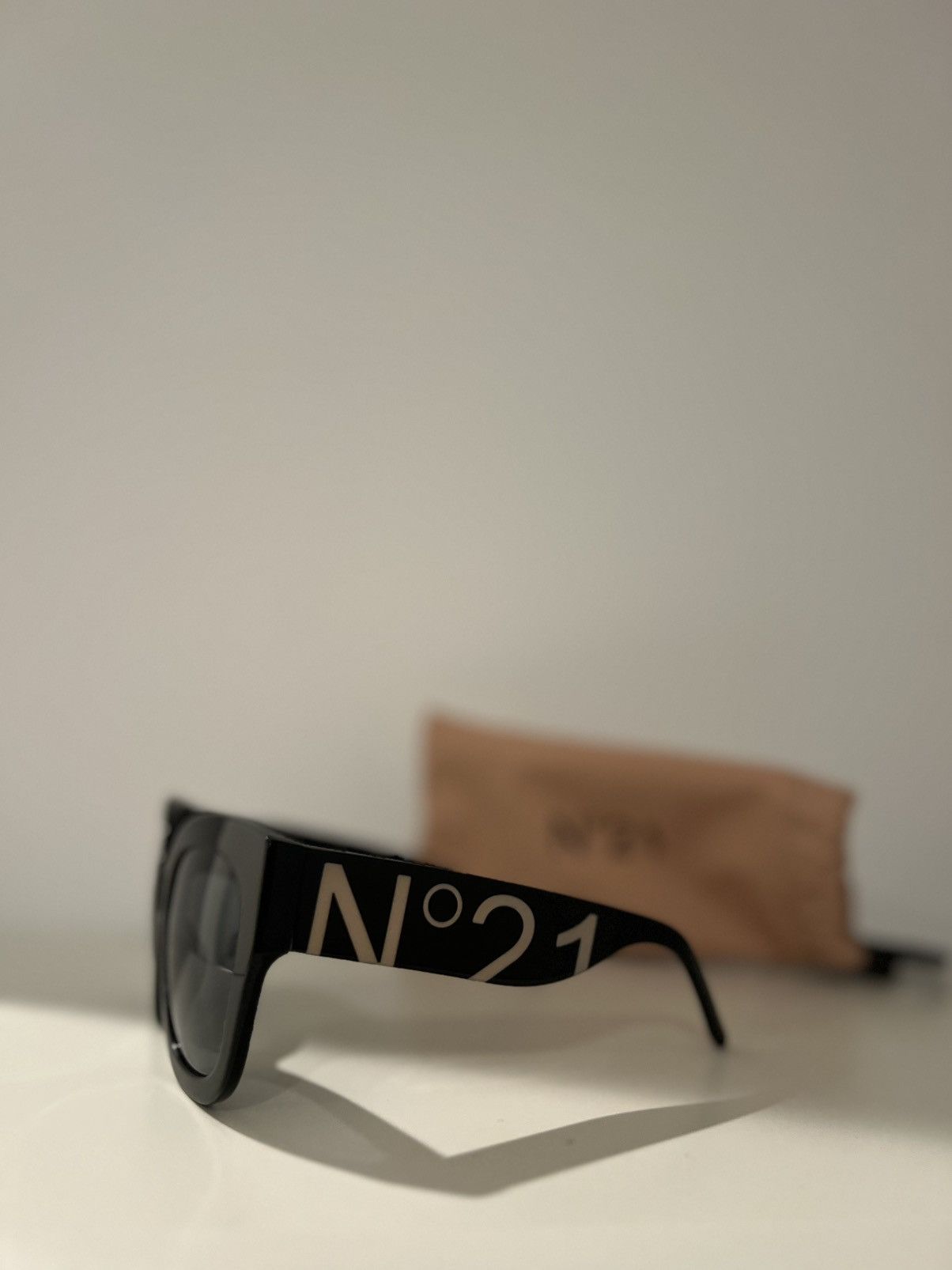 No. 21 No. 21 Black Sunglasses Size ONE SIZE - 4 Thumbnail