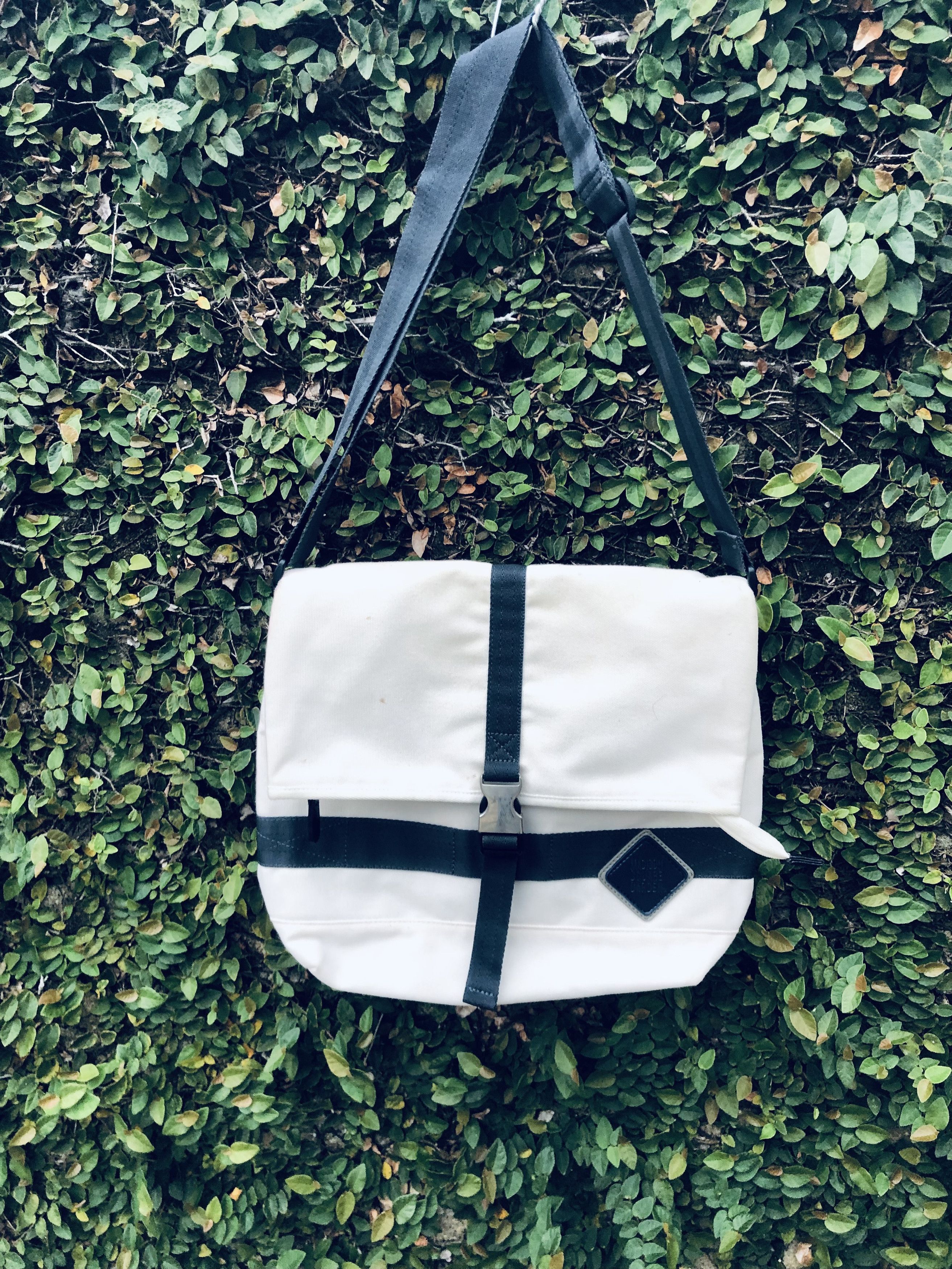 Japanese Brand Madison Square Garden Streetwear Fashion Style Crossbody Bag Size ONE SIZE - 4 Thumbnail