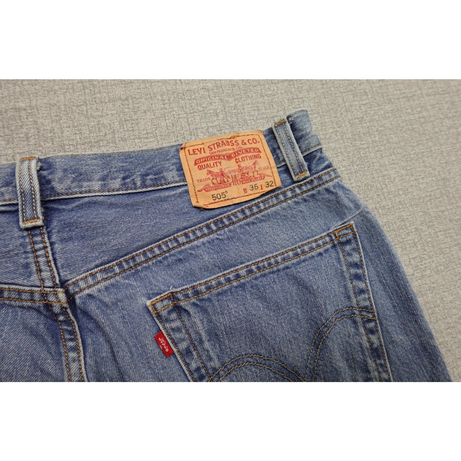 Levi's Levi’s 505 Jeans Mens 36x32 Blue Regular Fit Denim Medium Wash Straight Leg Y2K Regular Mens Leather Patch Pockets Zipper Fly Cotton Vintage No Size US 36 / EU 52 - 2 Thumbnail
