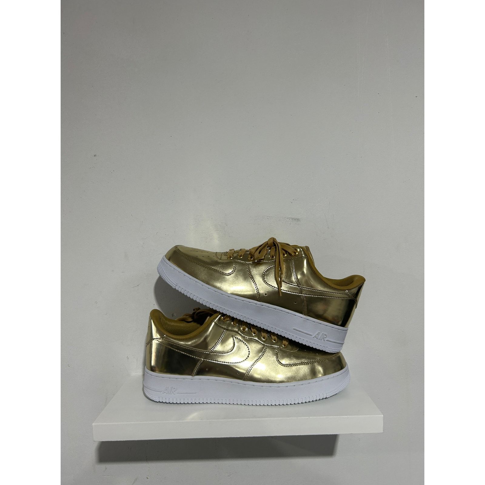 Nike AIR FORCE 1 GOLD METALLIC SIZE 15.5W (14) Size US 15 / EU 48 - 1 Thumbnail