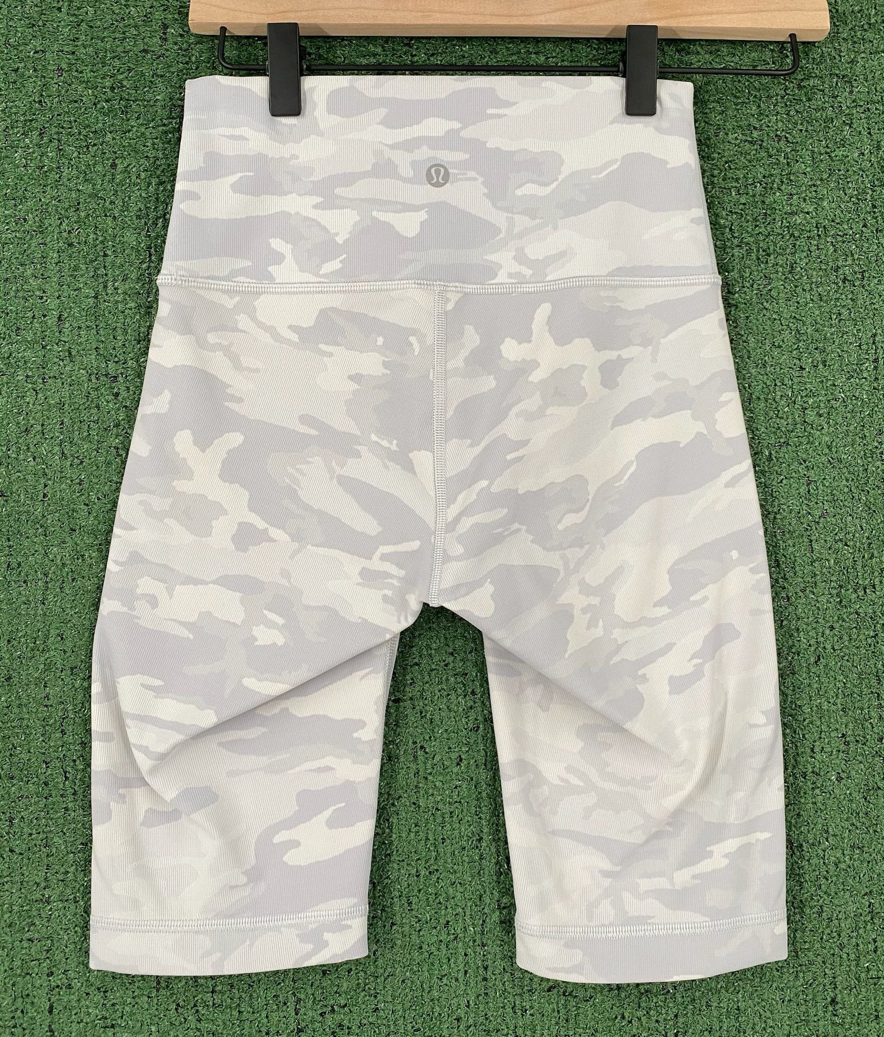 Lululemon Lululemon Wunder Under Camouflage Biker Shorts 4 Size 27" / US 4 / IT 40 - 5 Thumbnail