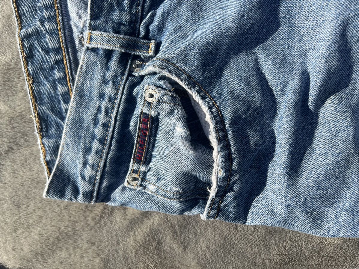Tommy Hilfiger Vintage 90’s Baggy Tommy Hilfiger Jeans Big Logo Size US 36 / EU 52 - 5 Thumbnail
