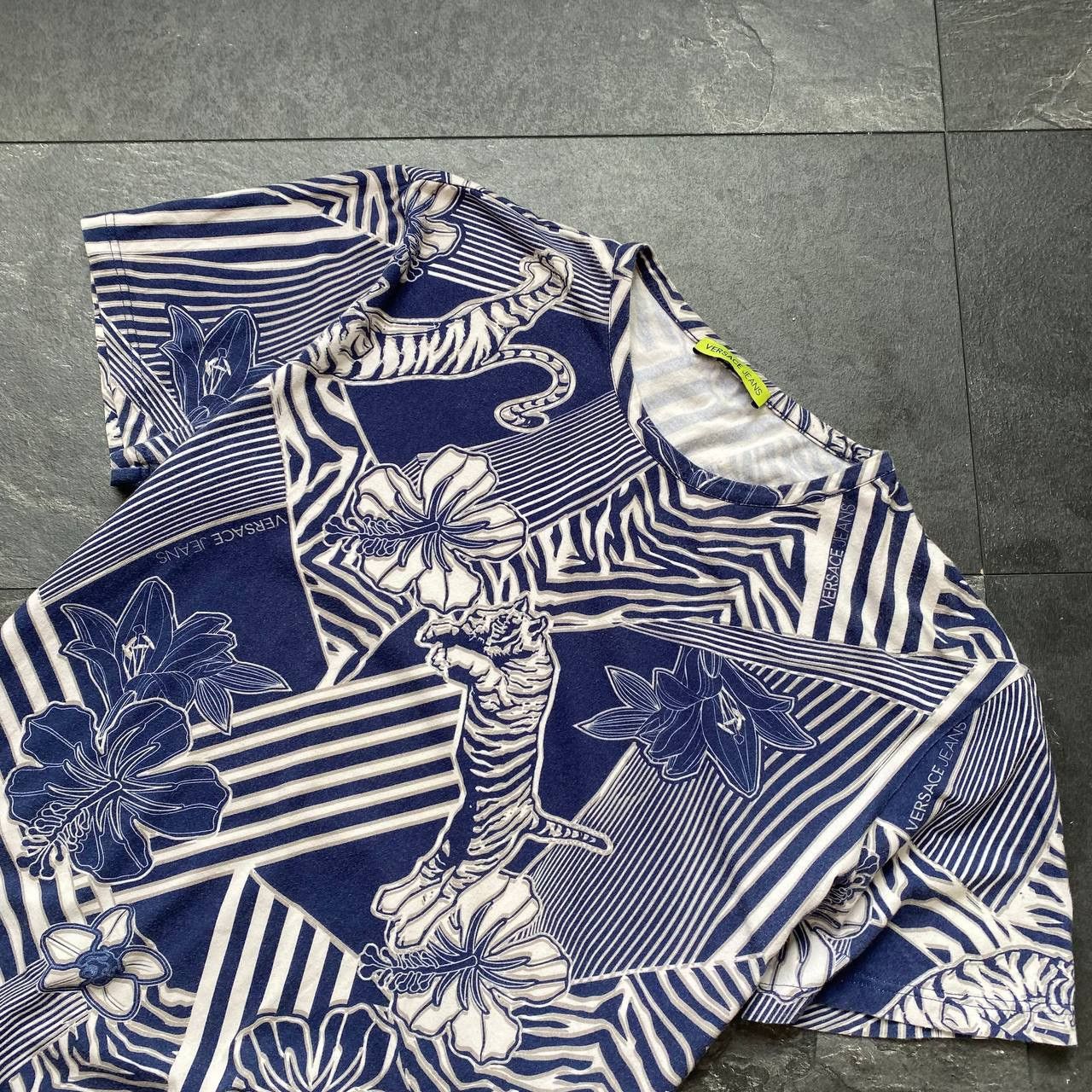 Versace × Vintage Versace tee shirt Size US XL / EU 56 / 4 - 2 Thumbnail